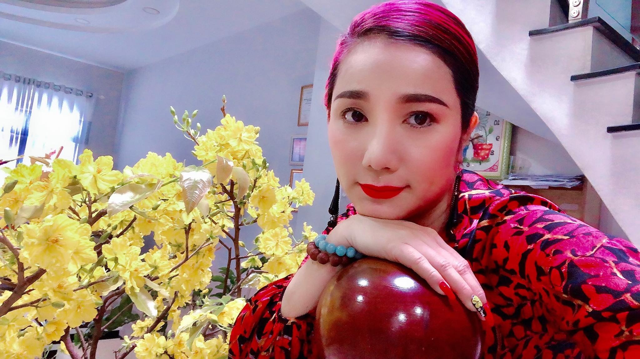 Cat Tuong bi giat gio xach anh 1