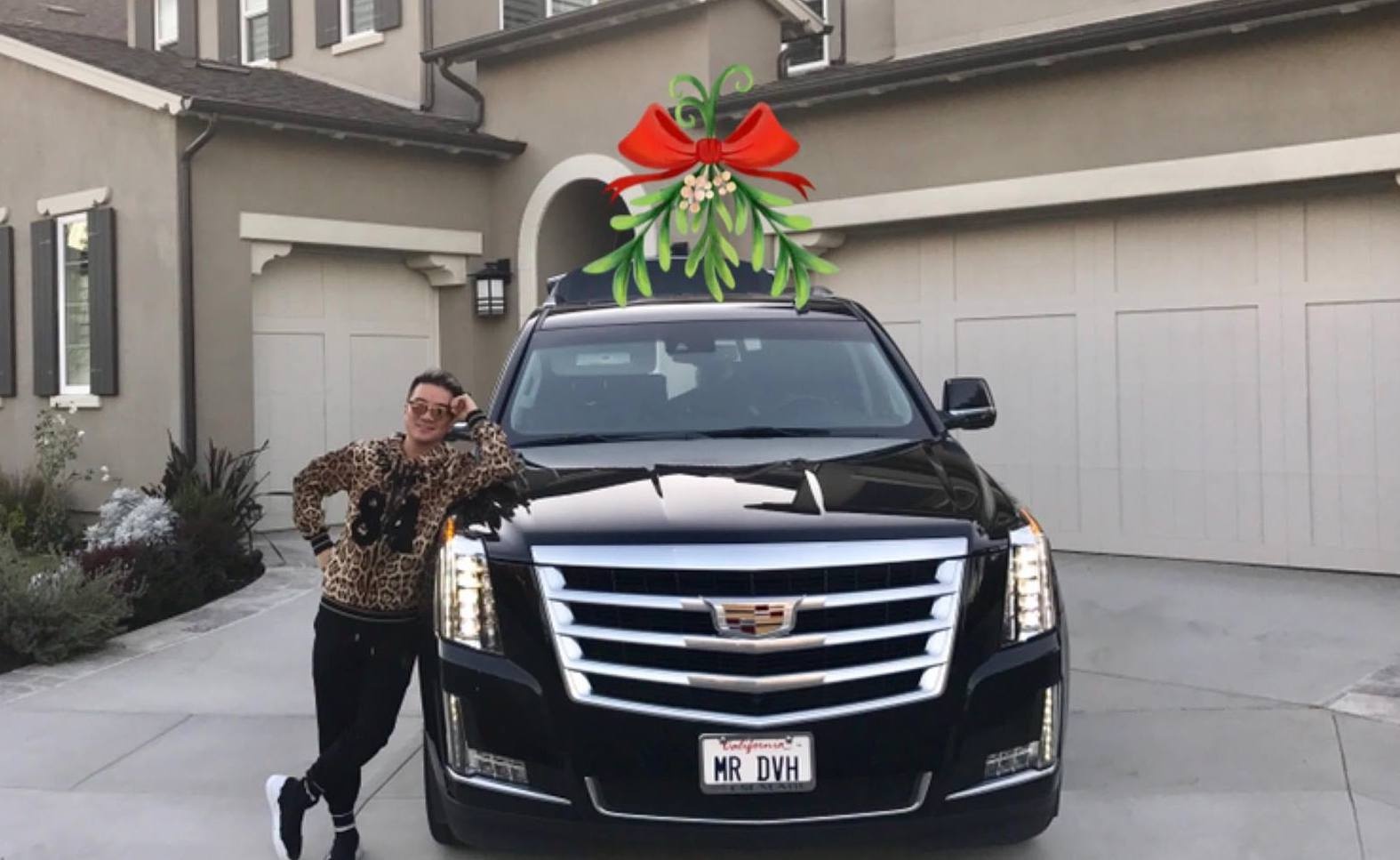 Dam Vinh Hung khoe nha o My vao ngay mung 4 Tet hinh anh