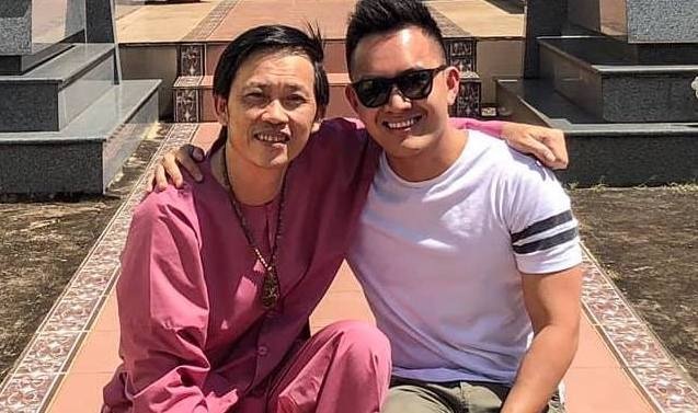 Hoai Linh to chuc tiec dau nam cung gia dinh khi con trai ve Viet Nam hinh anh