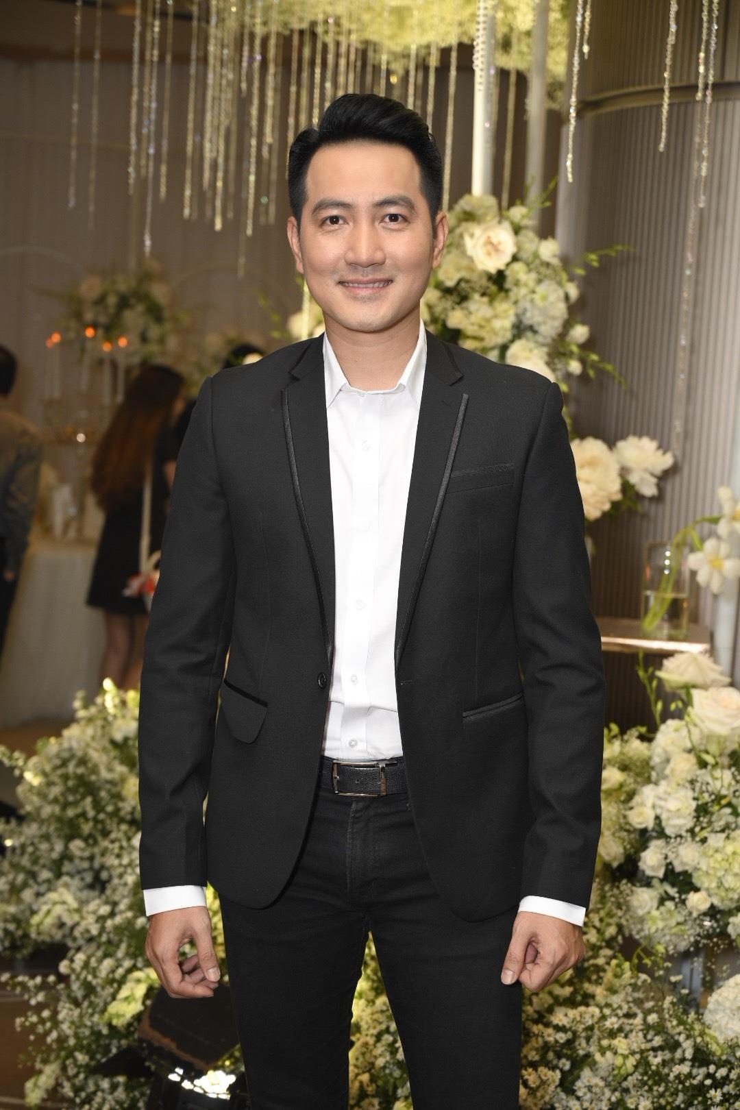 Le cuoi Duong Khac Linh va Sara Luu anh 9