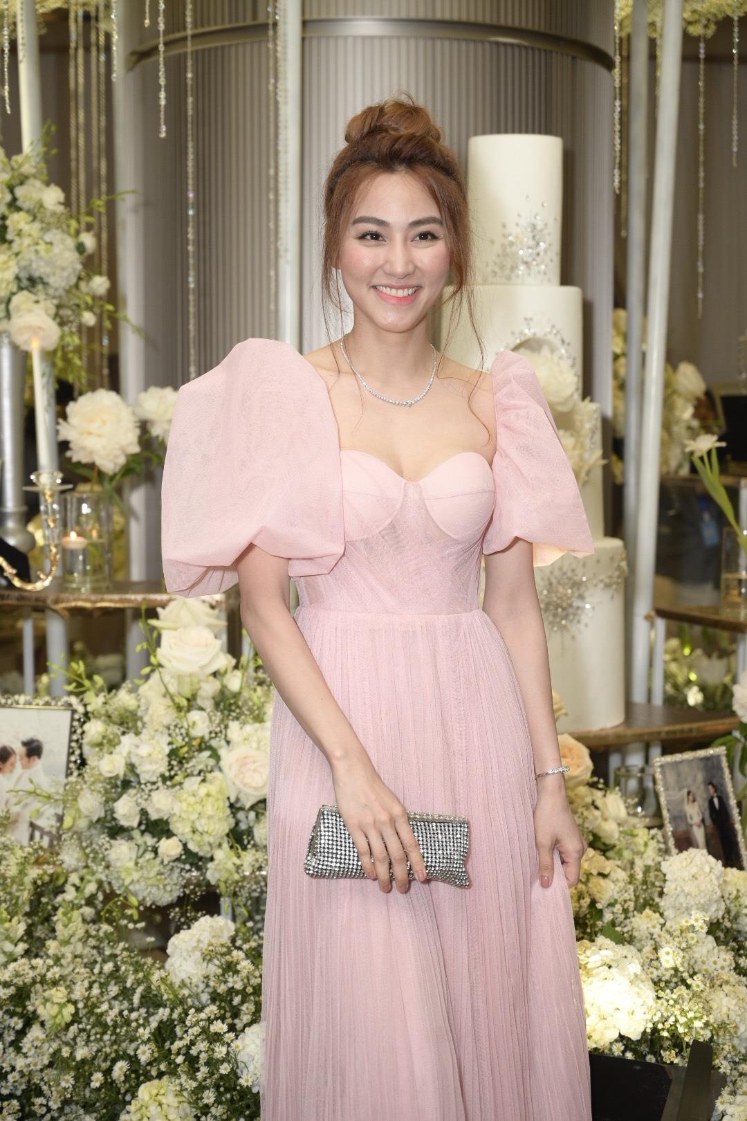 Le cuoi Duong Khac Linh va Sara Luu anh 18