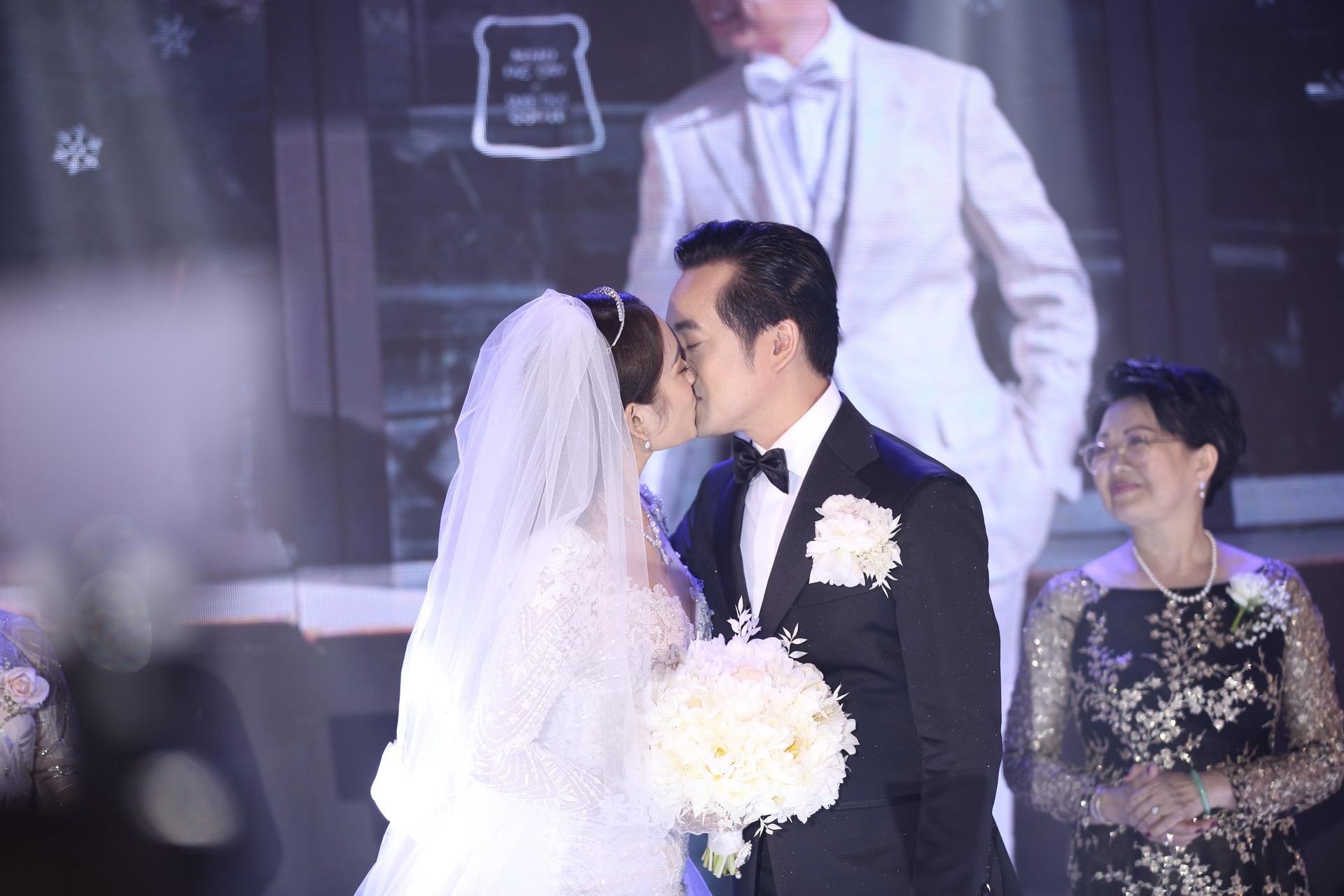 Duong Khac Linh sang tac ca khuc danh rieng cho vo vao ngay cuoi hinh anh