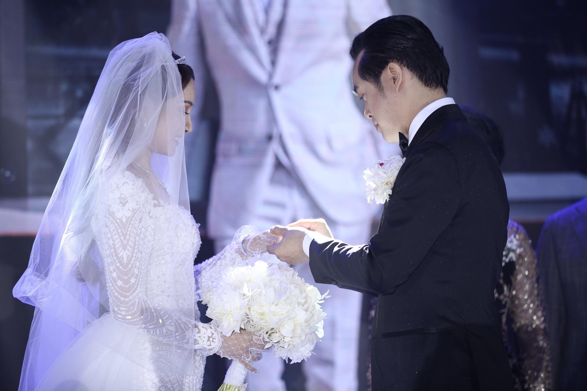 dam cuoi Duong Khac Linh Sara Luu anh 4