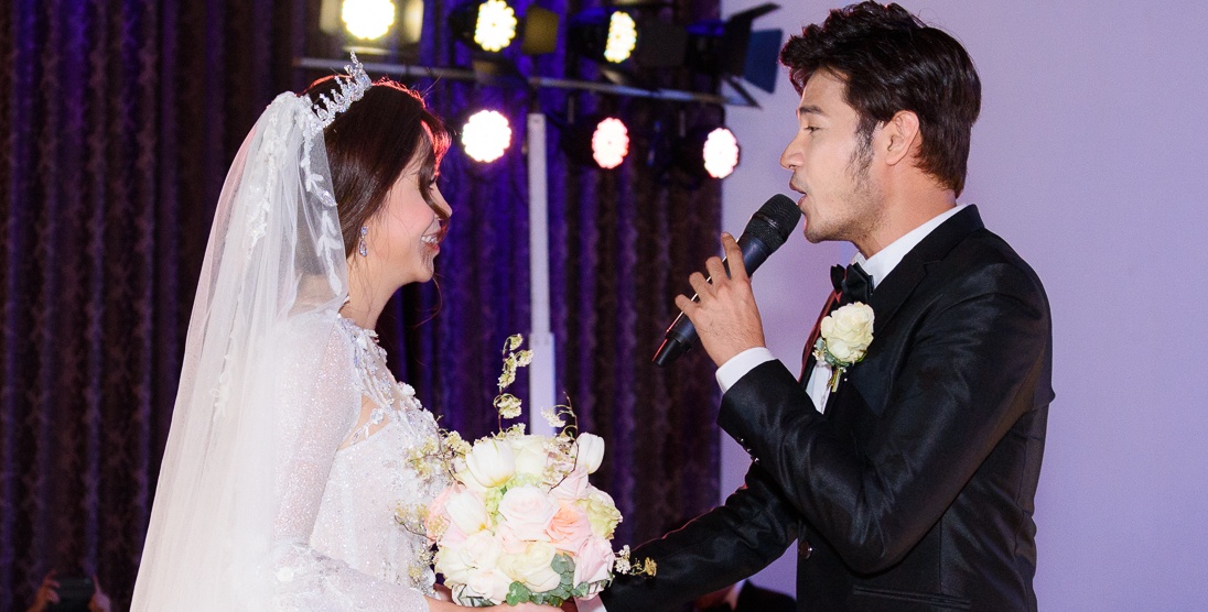 Dien vien Anh Tai hat 'Tam su tuoi 30' tang vo o tiec cuoi hinh anh