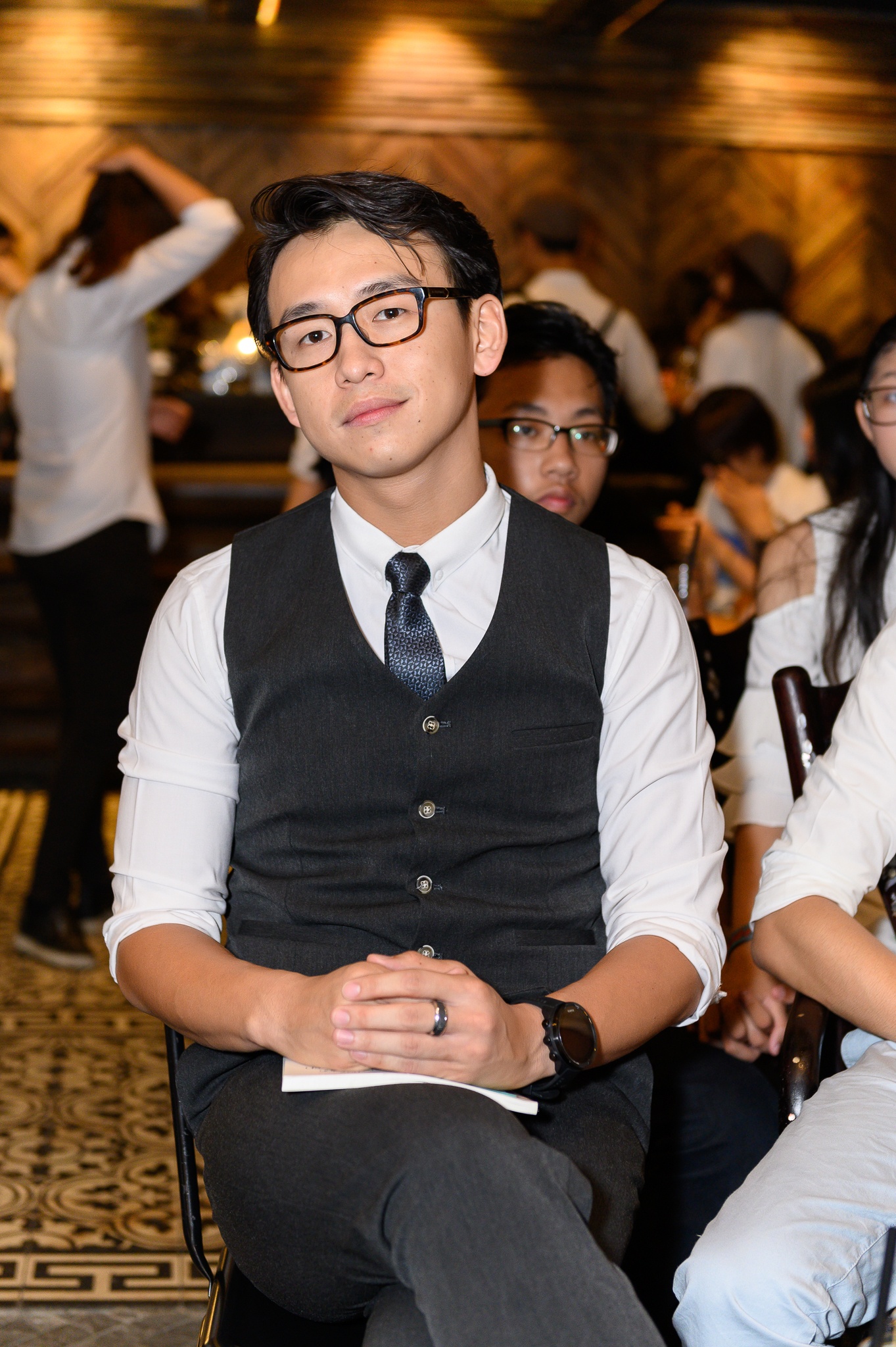 Minh Du ra mat sach dau tay anh 8