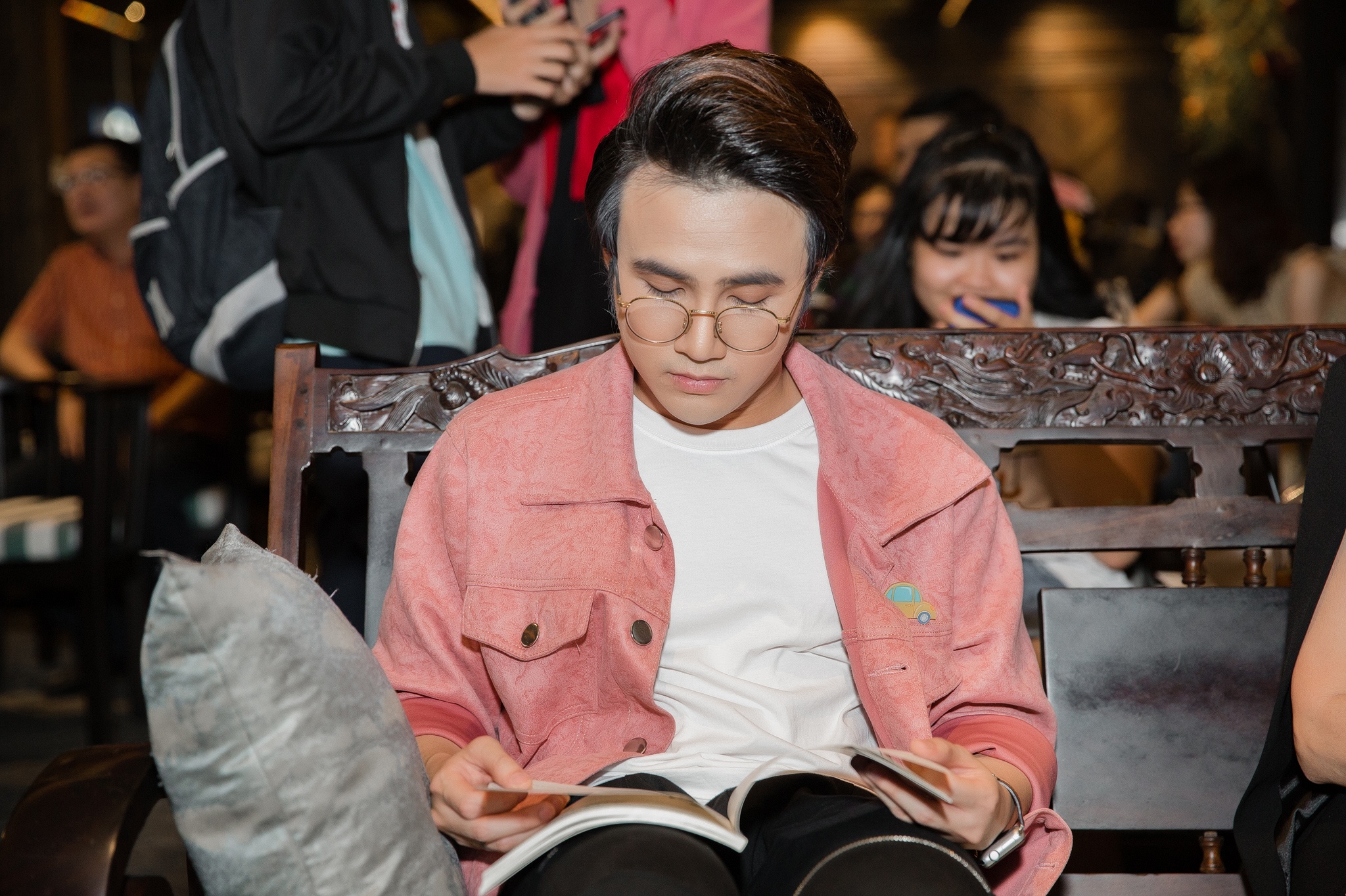 Minh Du ra mat sach dau tay anh 7