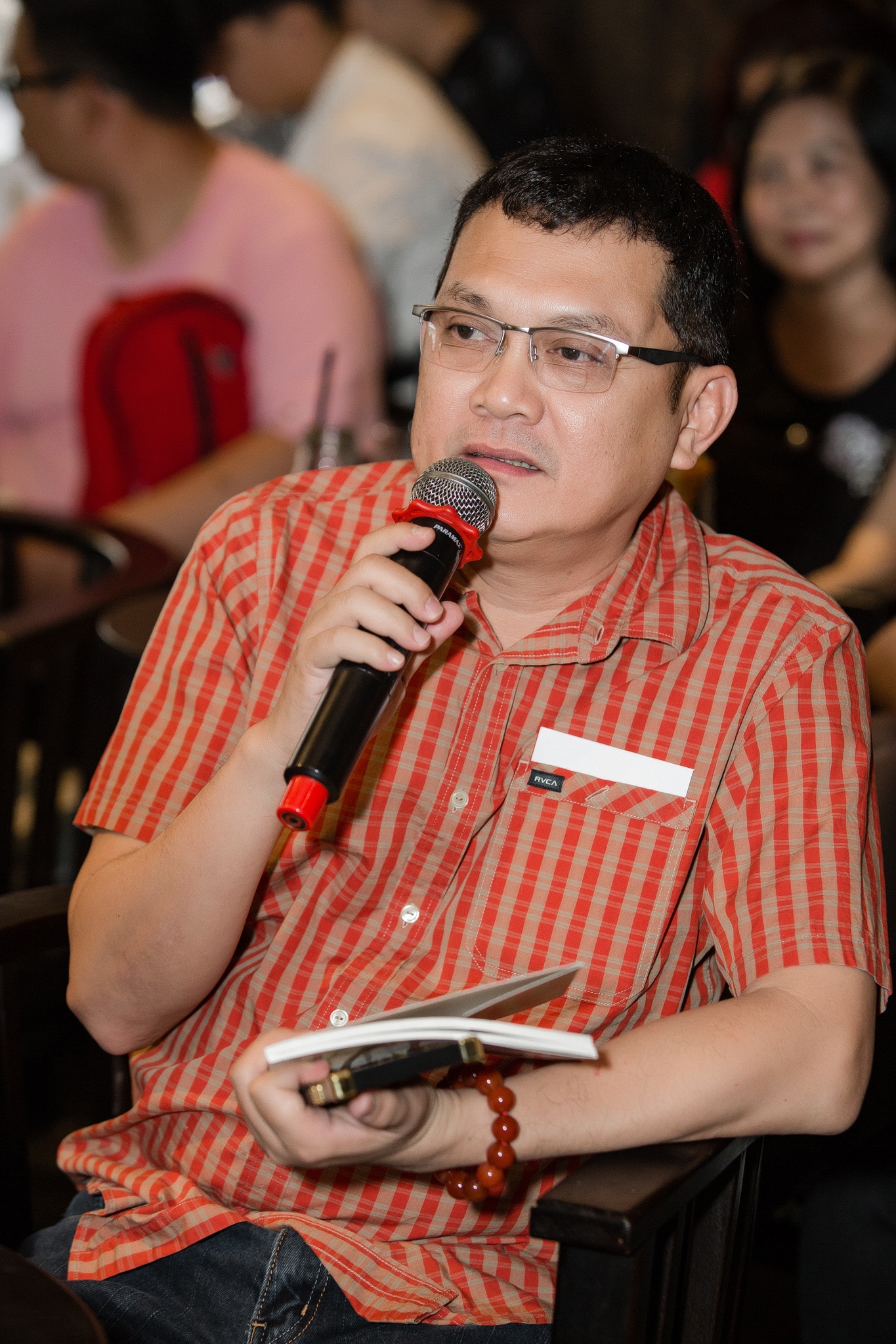 Minh Du ra mat sach dau tay anh 4