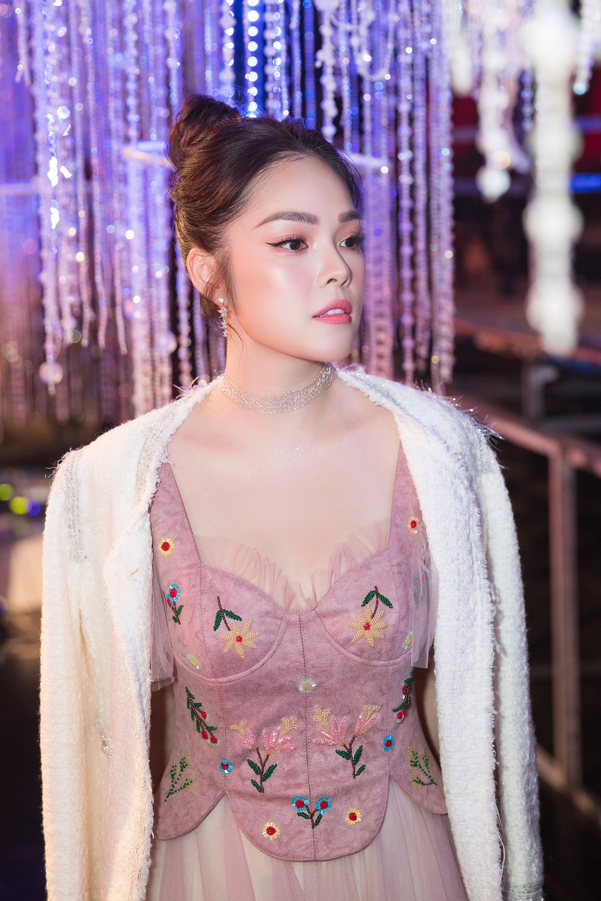 Dương Cẩm Lynh bán hàng online, vất vả chăm con ảnh 1 Duong Cam Lynh ban hang online, vat va cham con anh 1