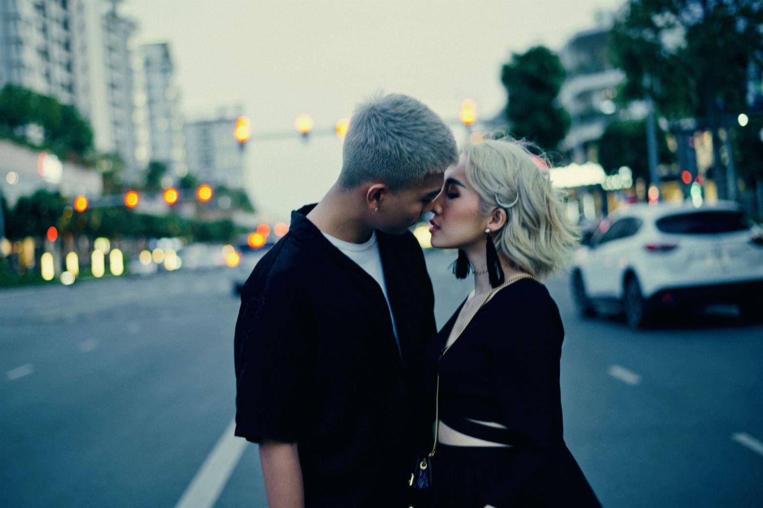 Big Daddy va Emily nhan tin nhieu hon noi chuyen anh 4