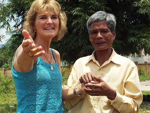 sach ve co gai song sot duy nhat khi may bay ro anh 2