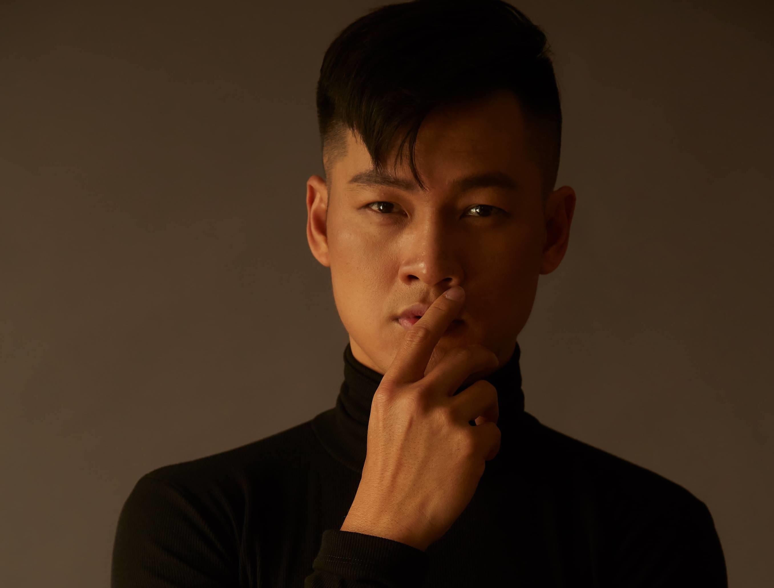 Duc Tuan hat Bolero ket hop nhac duong dai anh 1