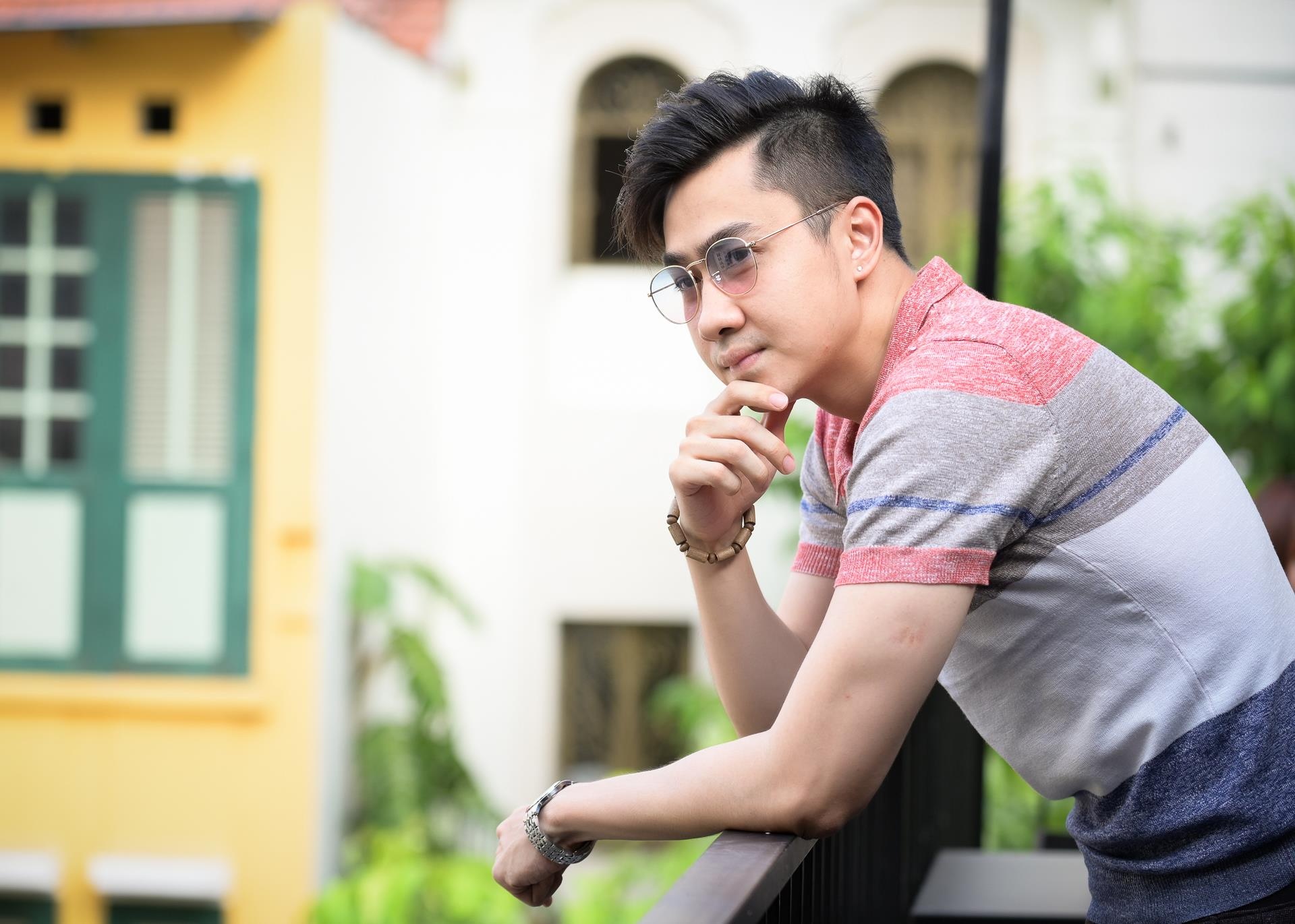 Nợ nần, cầm cố điện thoại sau khi khoe nhà trăm tỷ ảnh 1 No nan, cam co dien thoai sau khi khoe nha tram ty anh 1