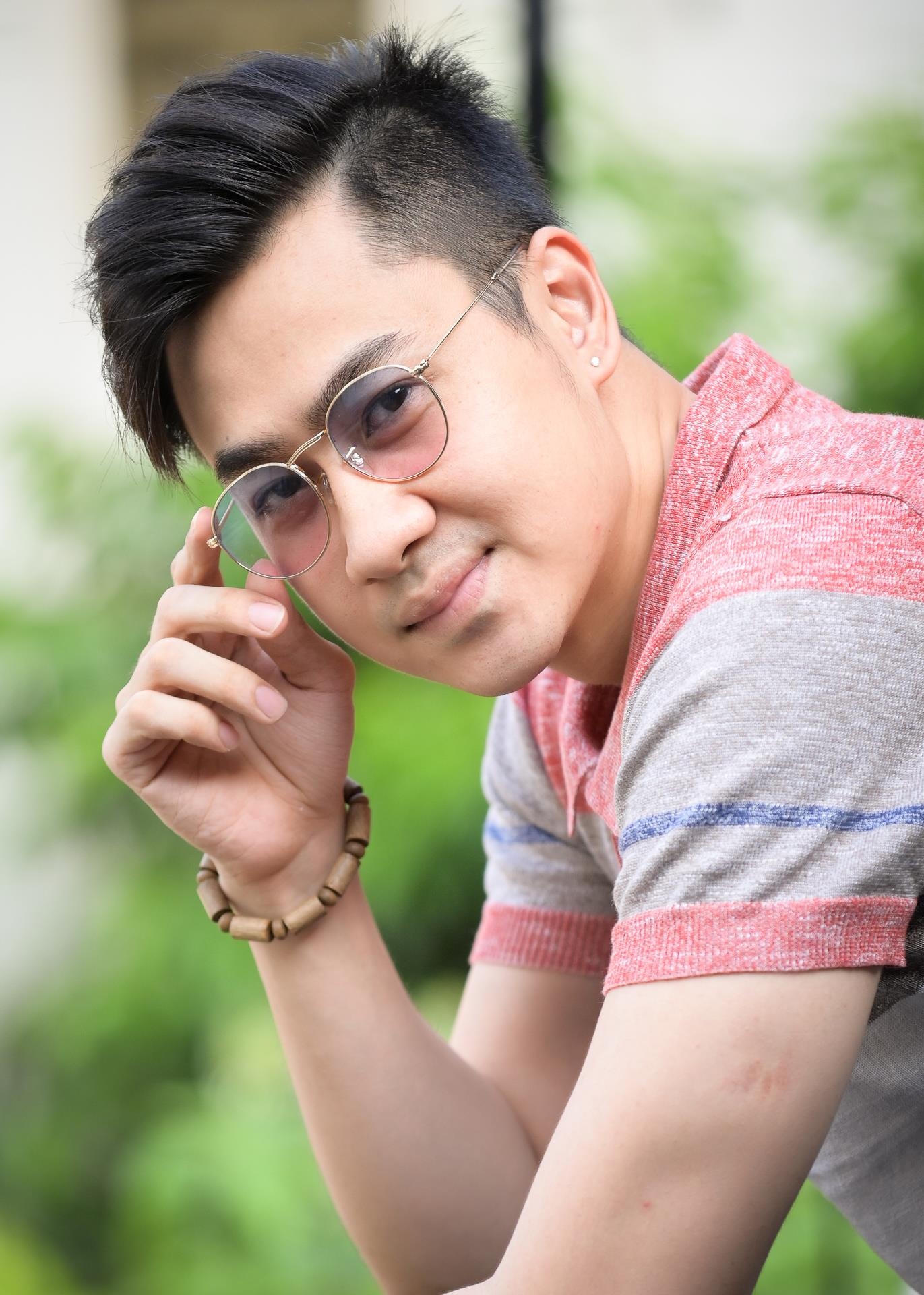 Nợ nần, cầm cố điện thoại sau khi khoe nhà trăm tỷ ảnh 2 No nan, cam co dien thoai sau khi khoe nha tram ty anh 2