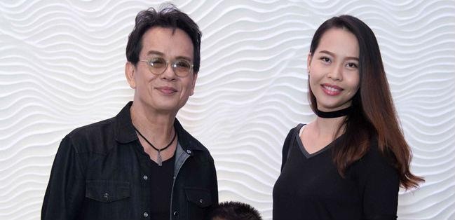 Nhac si Duc Huy om vo kem 44 tuoi, tinh cam hat 'Yeu em dai lau' hinh anh