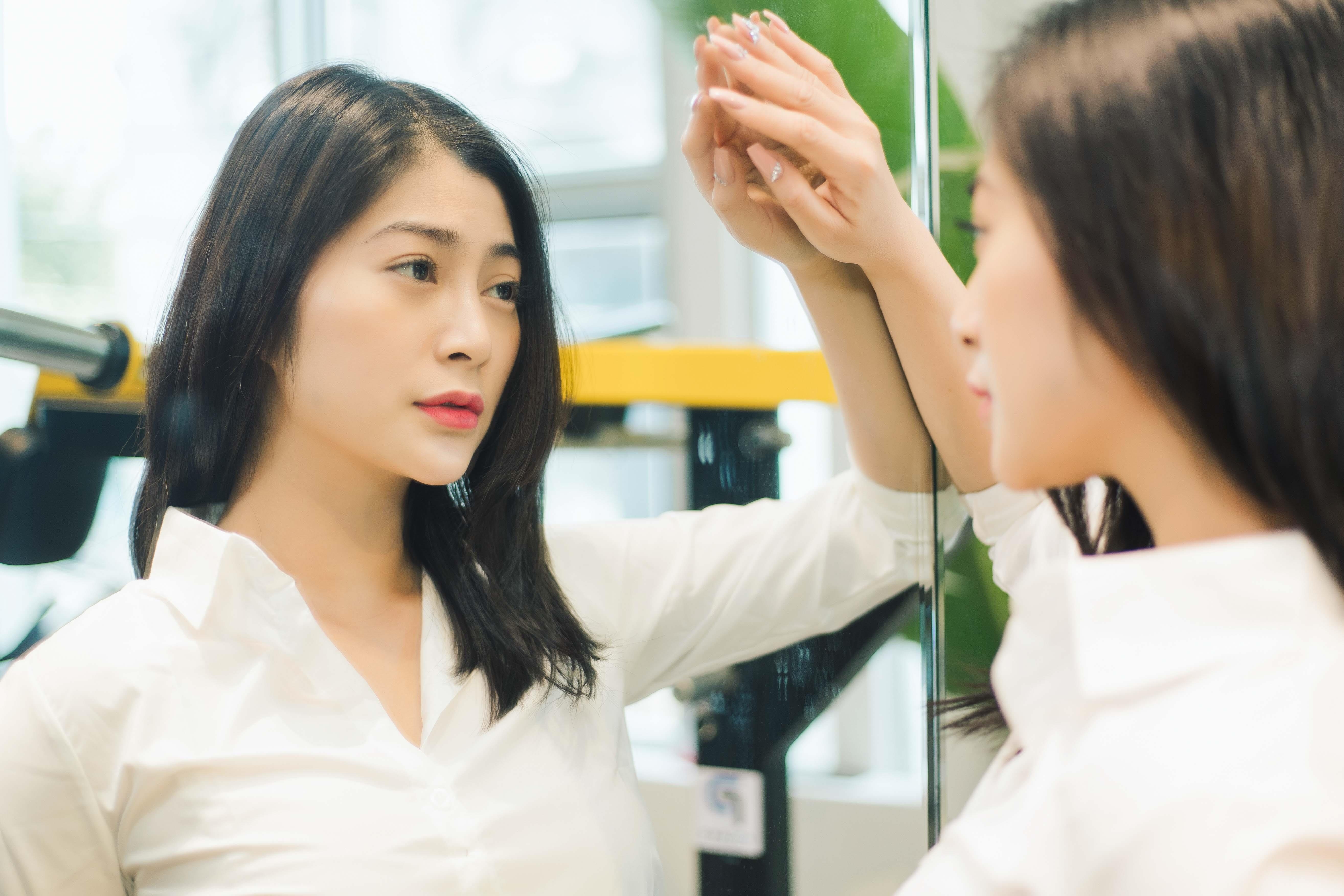 Thanh Truc bam tim khi dong canh ham hiep anh 6