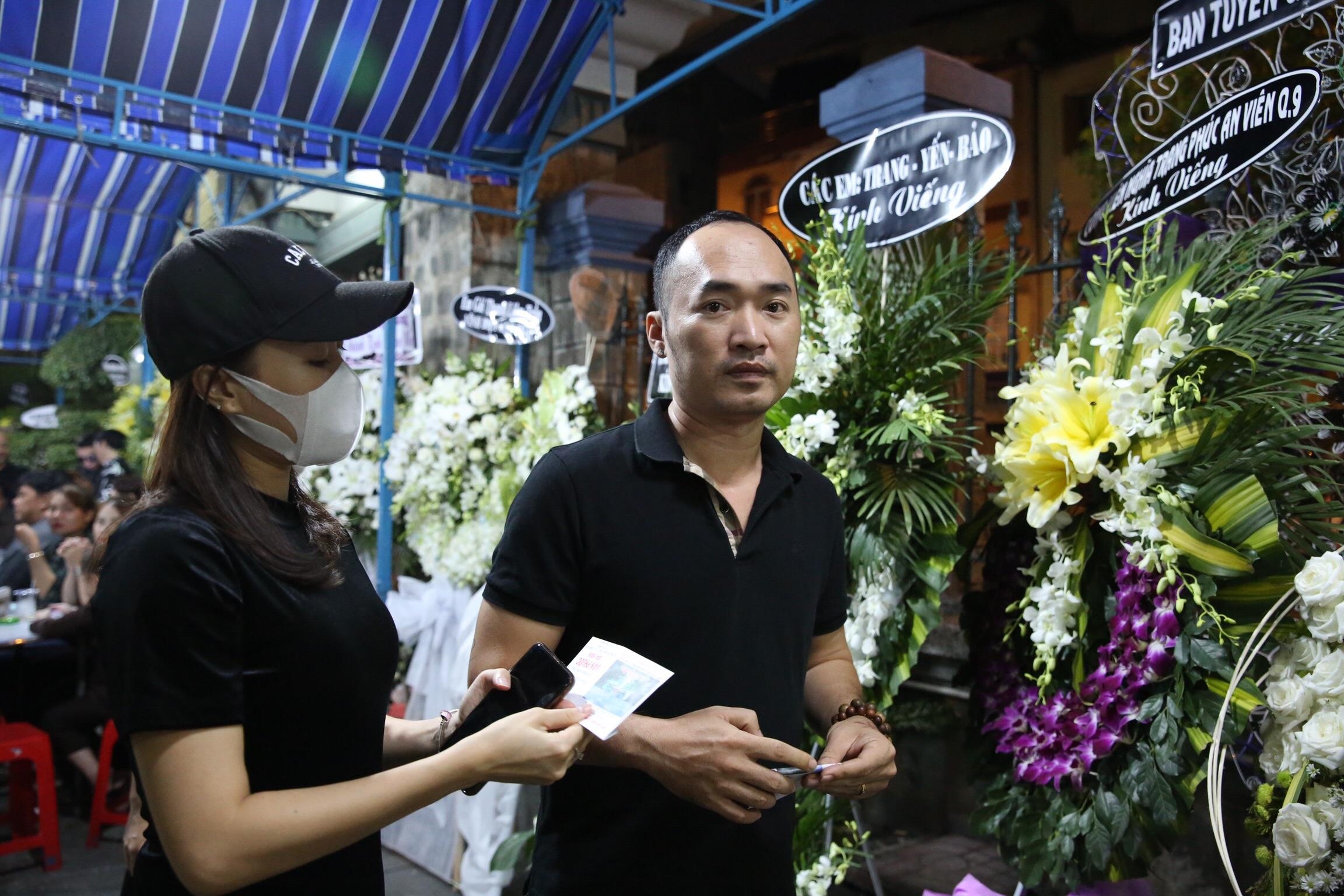 Nghe si den vieng Anh Vu anh 2