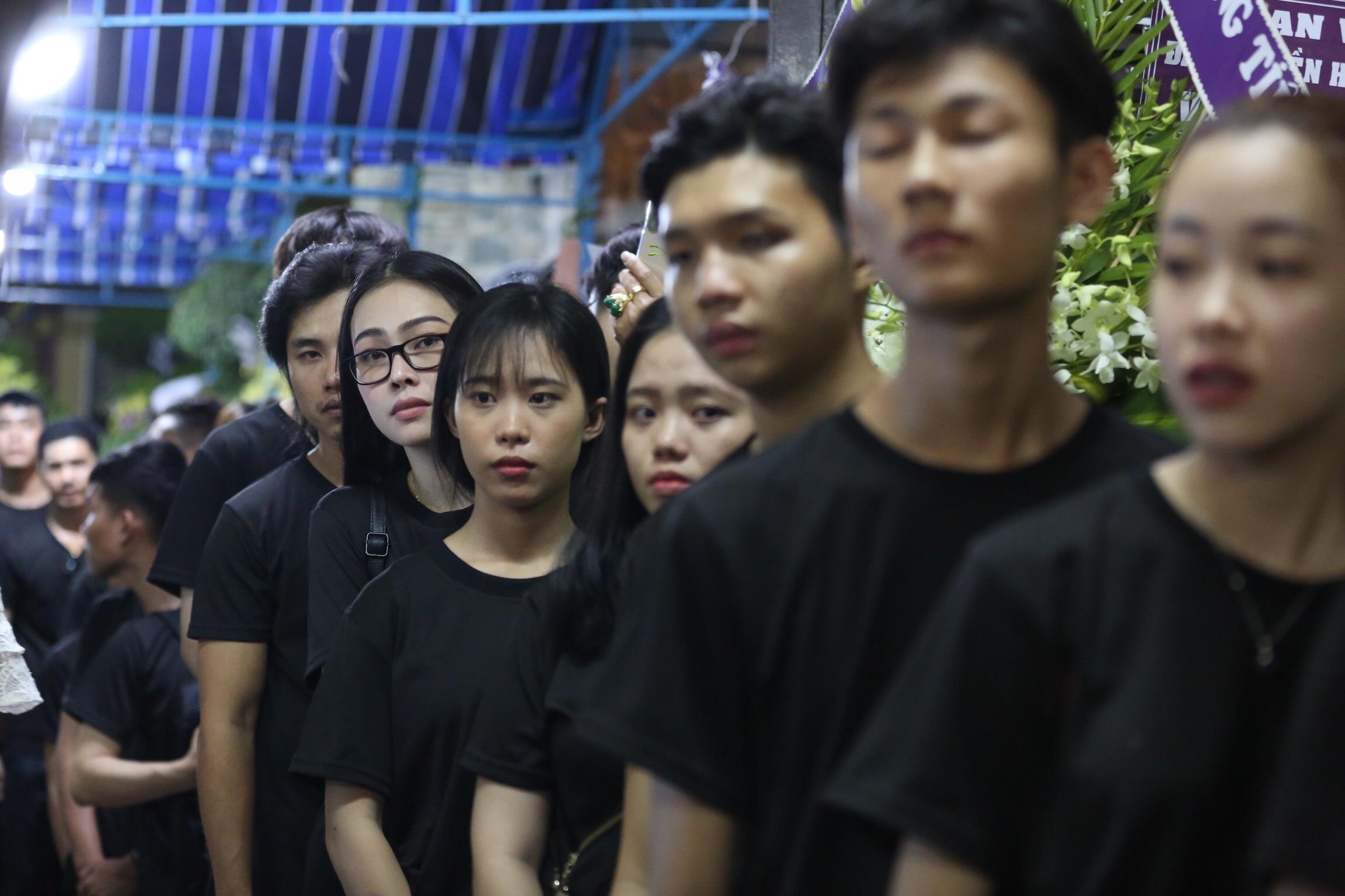 Nghe si den vieng Anh Vu anh 18