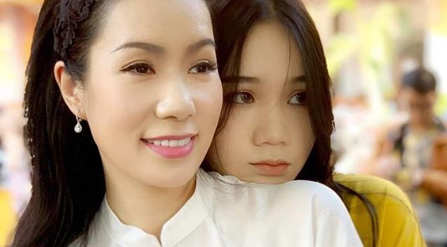 Con gai 16 tuoi cua Trinh Kim Chi cao 1,72 m, xinh xan va hoc gioi hinh anh