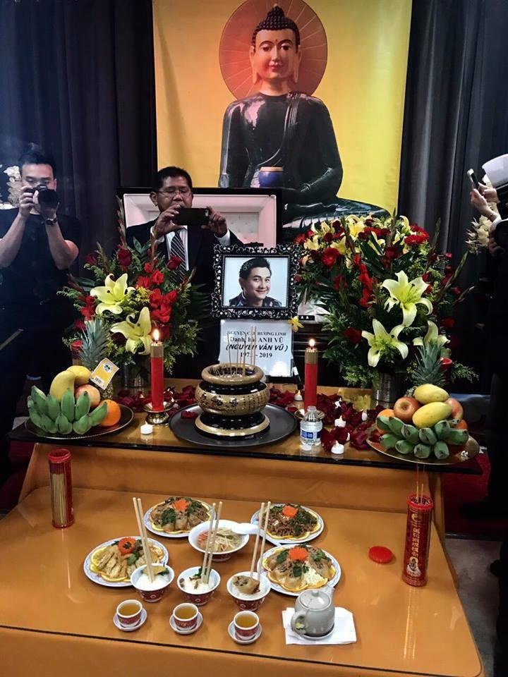 nghe si vieng Anh Vu anh 1