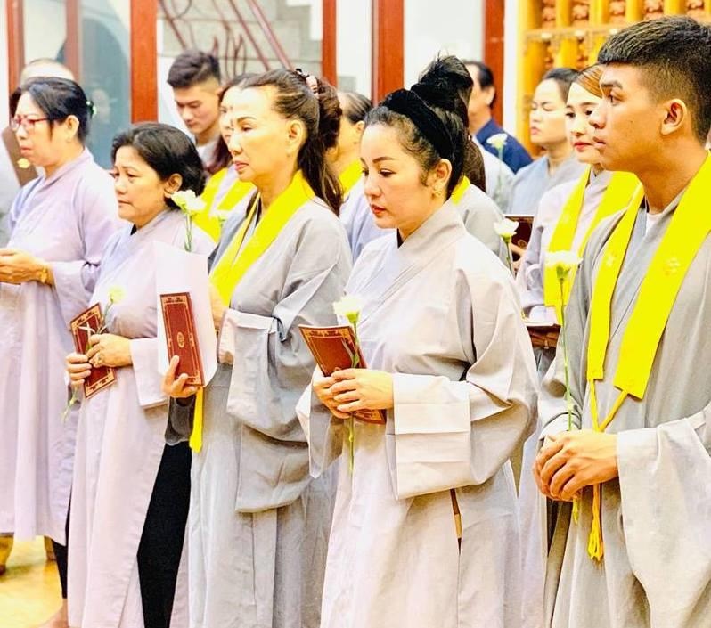 Thuy Nga va Phat tu cau sieu cho Anh Vu anh 1