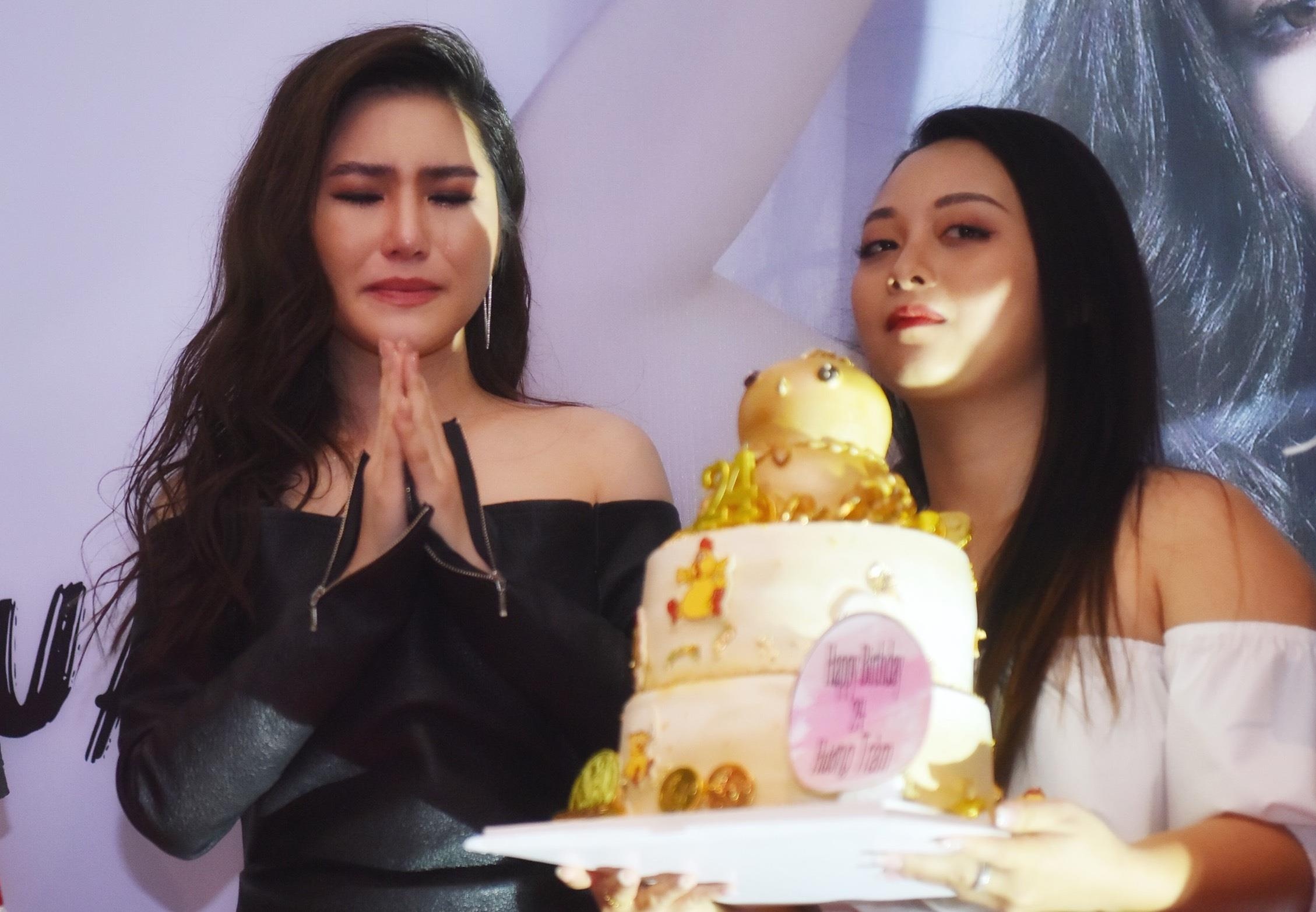 Huong Tram khoc nhieu khi noi loi tam chia tay khan gia hinh anh