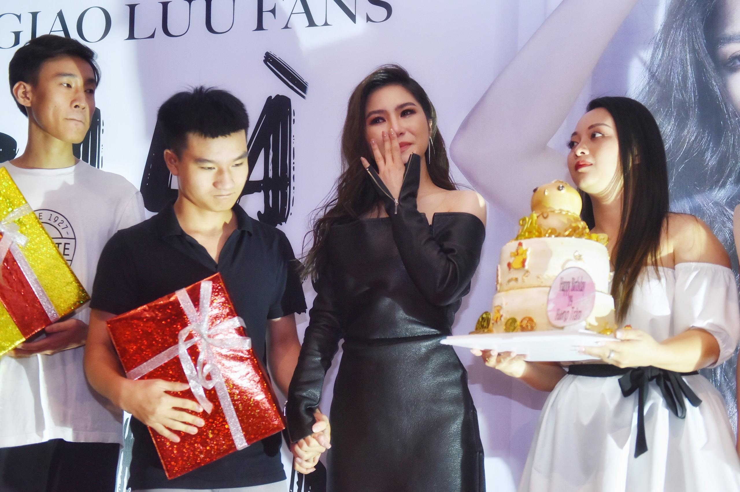 Huong Tram ngung ca hat anh 1