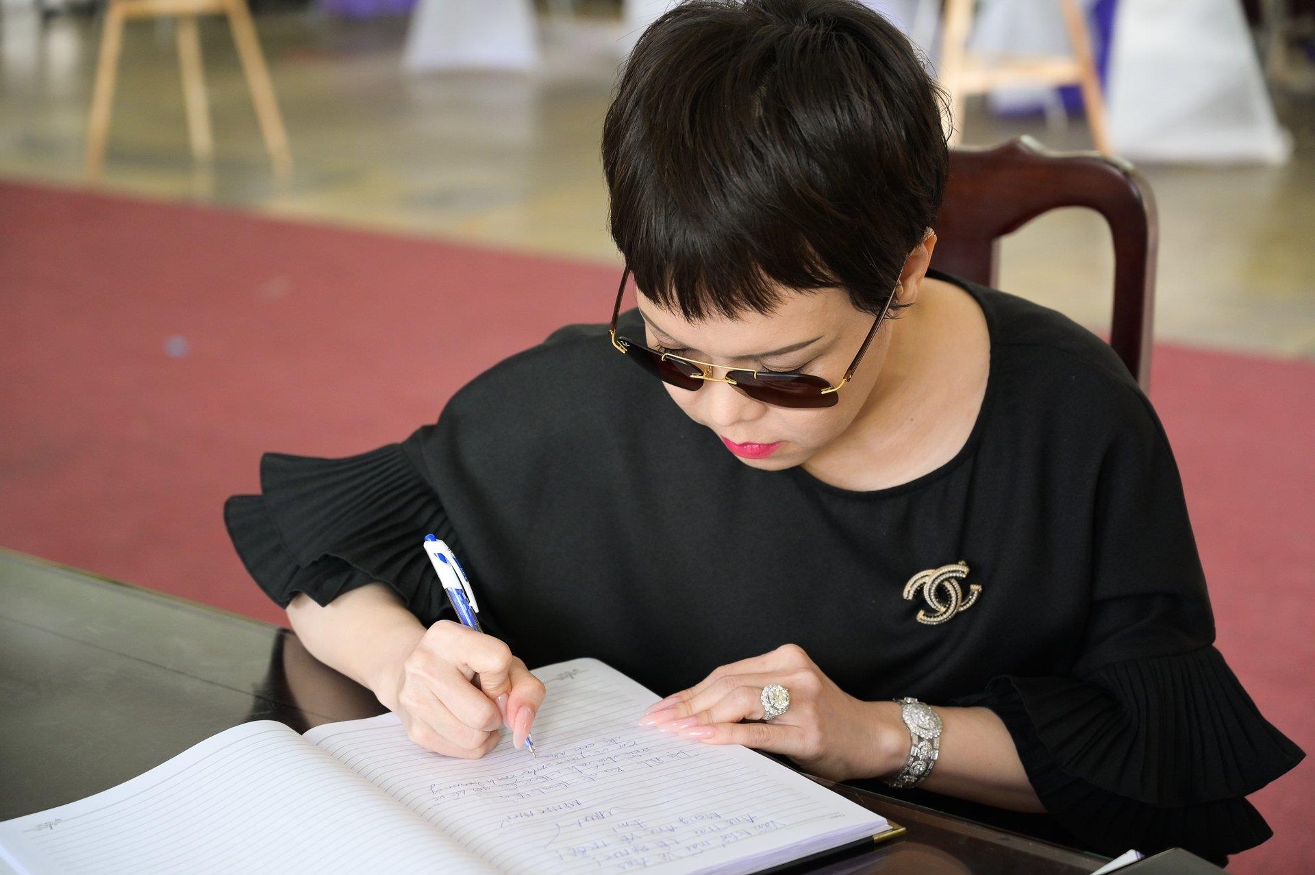 Dam tang nghe si Le Binh anh 7