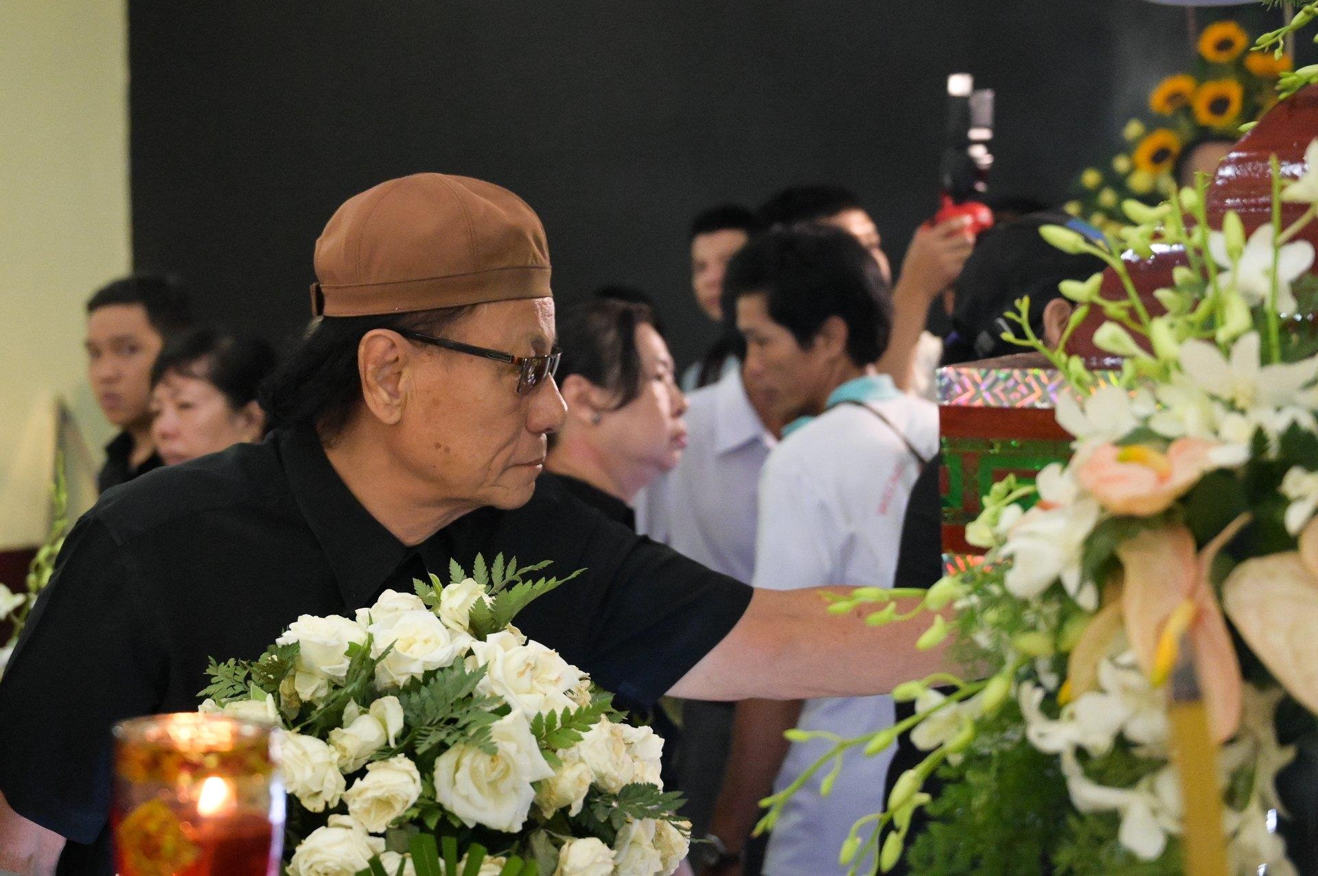 Hinh anh dam tang Nghe si Le Binh anh 10