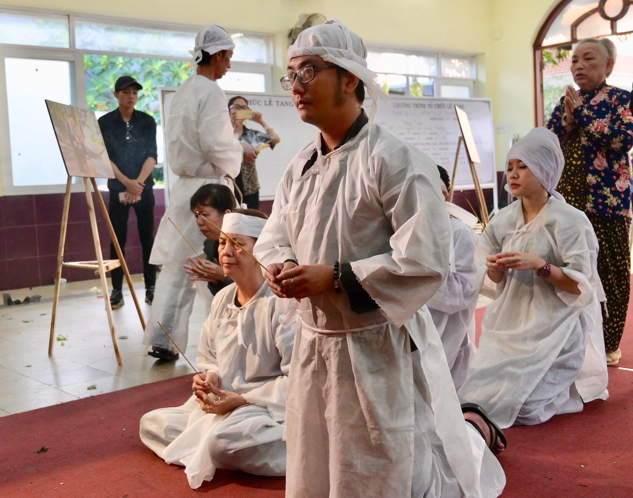 Hinh anh dam tang Nghe si Le Binh anh 1