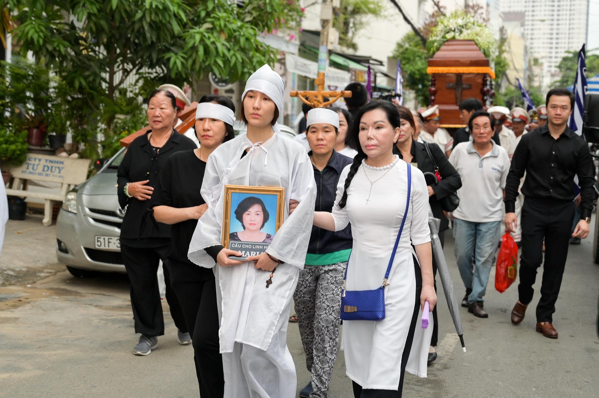 Dam tang me Diem My 9X anh 4