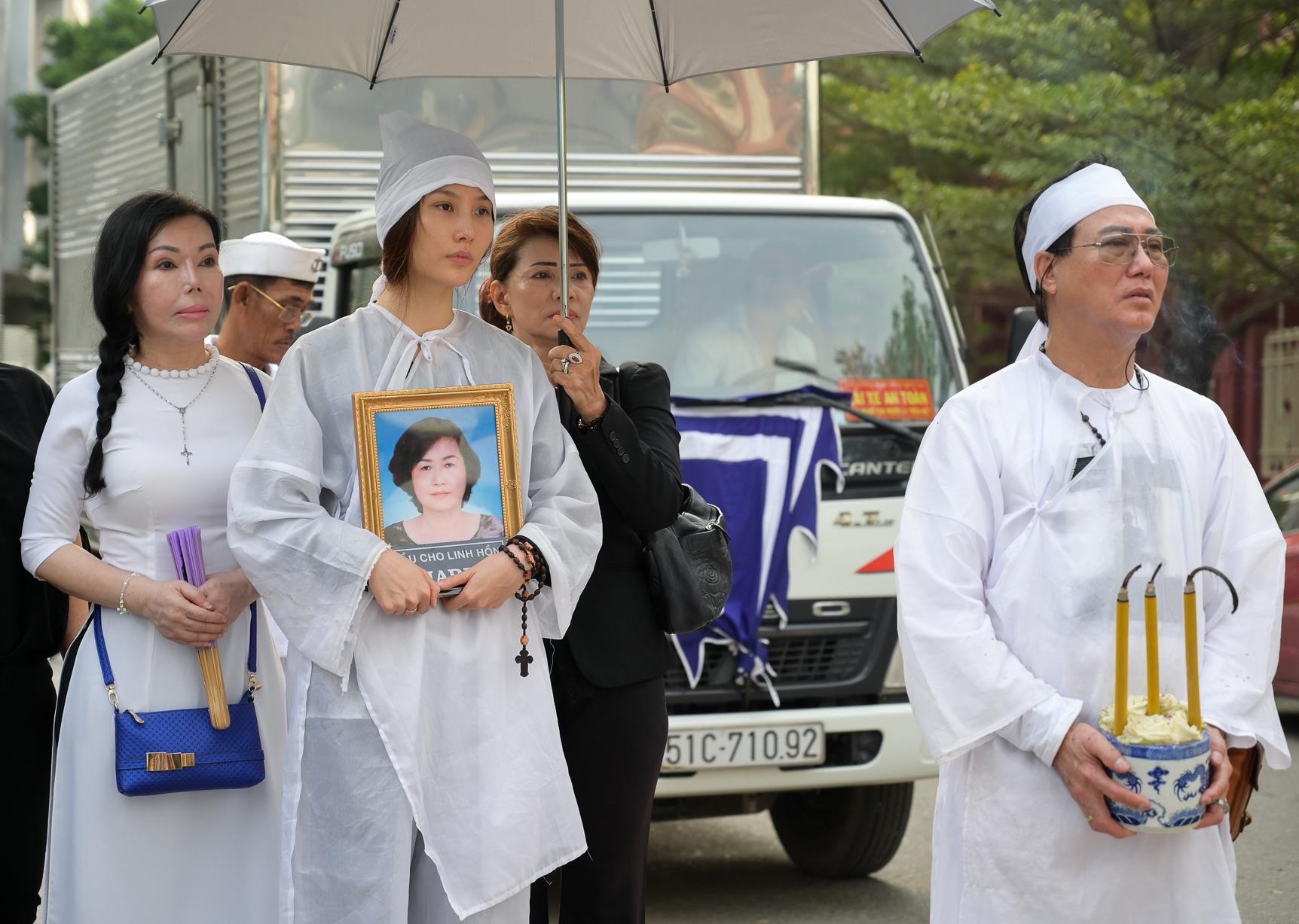 Dam tang me Diem My 9X anh 10