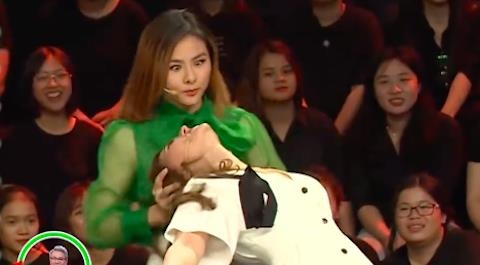 Van Trang noi gi khi bi phan doi vi nhac bai phan cam o Nhanh nhu chop hinh anh