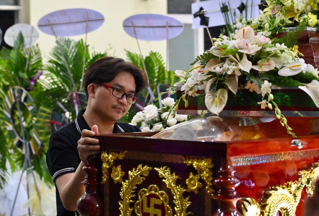 Sao Viet dua tien nghe si Le Binh anh 2