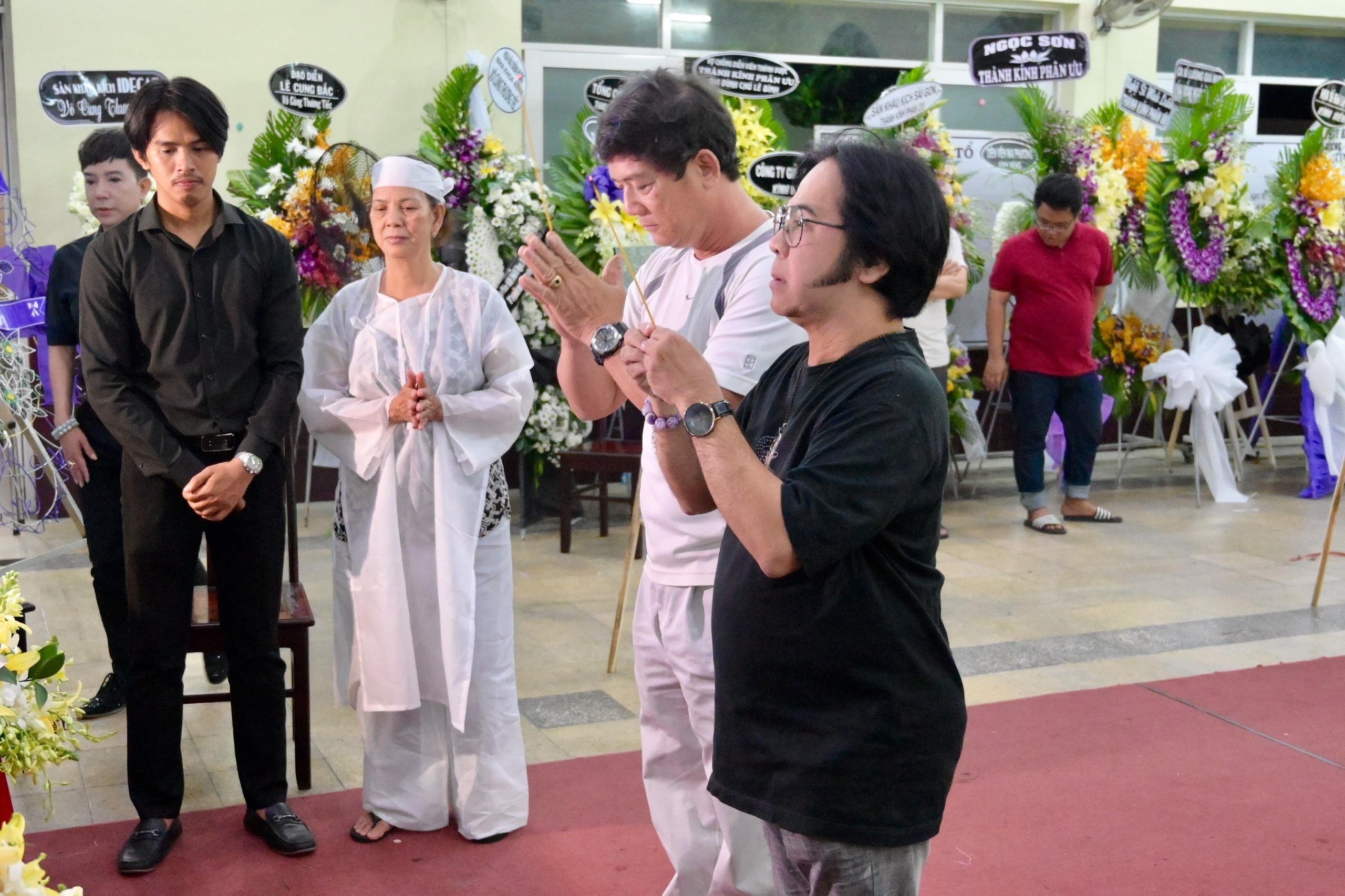 dam tang nghe si Le Binh anh 8