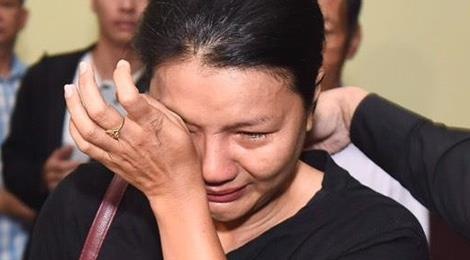 Nghe si Viet oa khoc tien dua Le Binh ve noi an nghi hinh anh