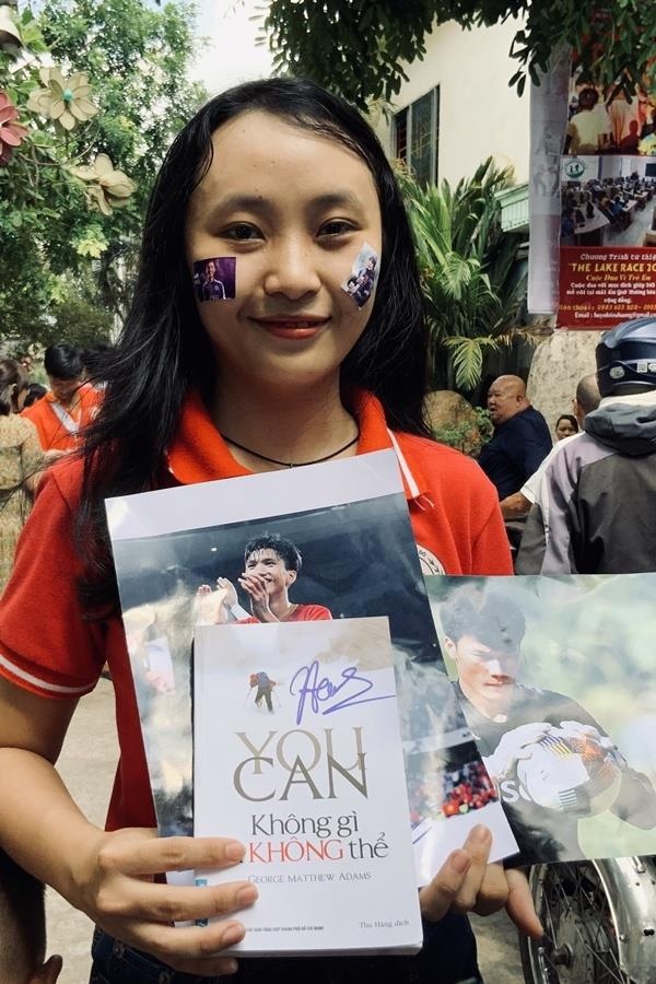 Bui Tien Dung,  Quang Hai tang sach tre em mo coi anh 6