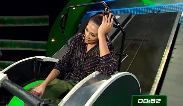 Clip Vo Hoang Yen thi Nhanh nhu chop bi che dieu va chanh hinh anh