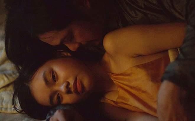 Dao dien len tieng khi de co be 13 tuoi dong canh nong trong 'Vo ba' hinh anh