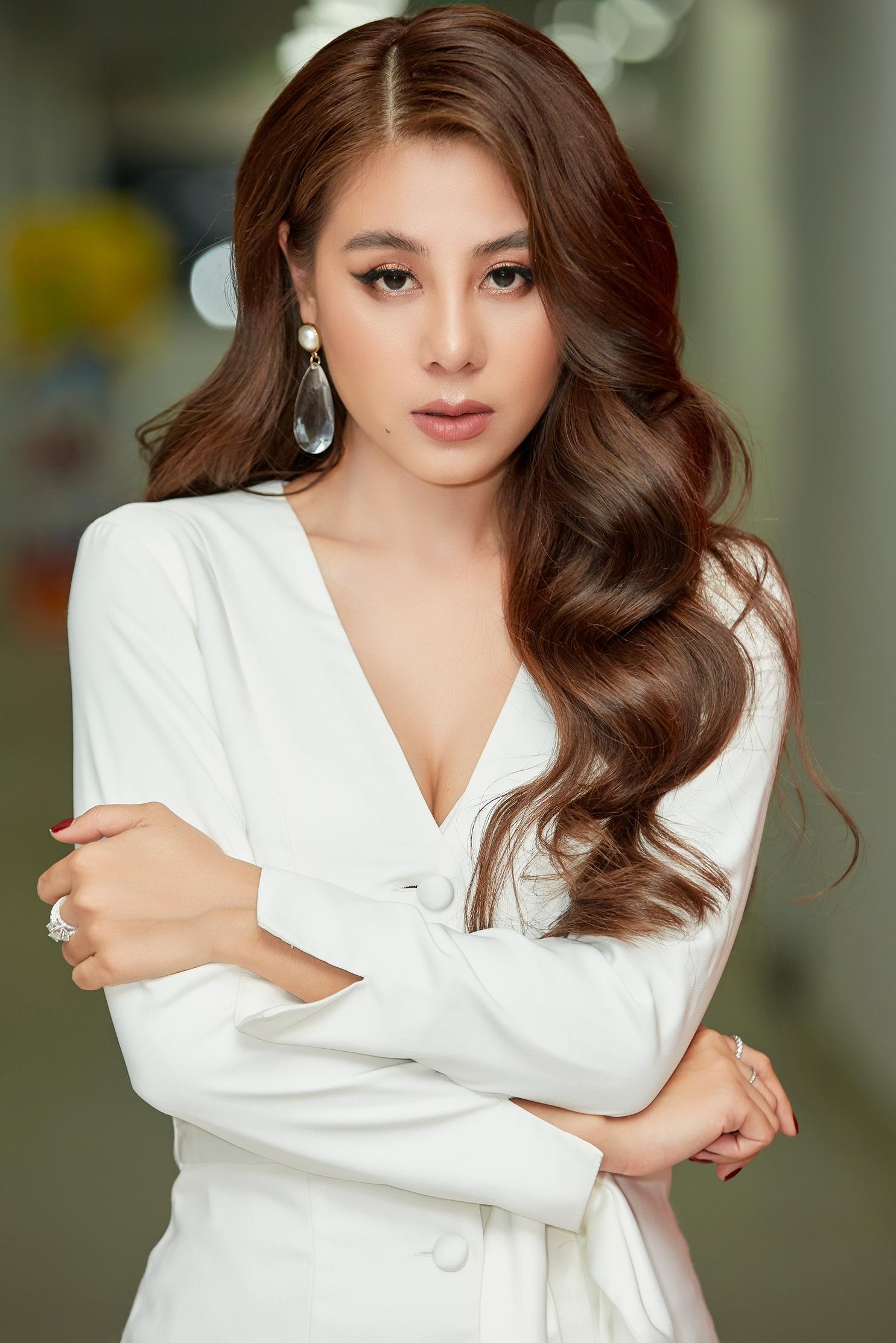 Nam Thư bị chê khi làm MC Bạn muốn hẹn hò ảnh 1 Nam Thu bi che khi lam MC Ban muon hen ho anh 1