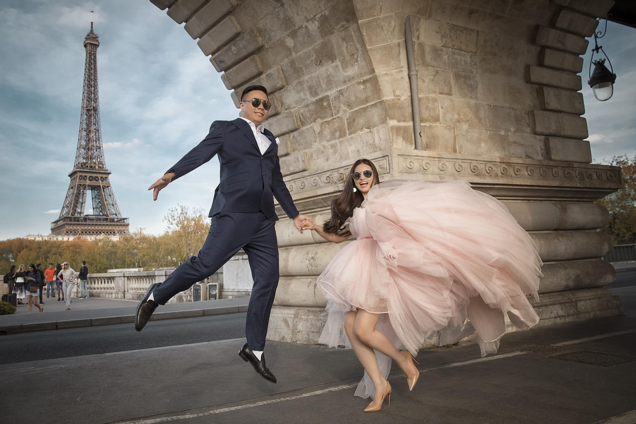 Đạo diễn Nhất Trung kết hôn với bạn gái 9X ảnh 2 Dao dien Nhat Trung ket hon voi ban gai 9X anh 2