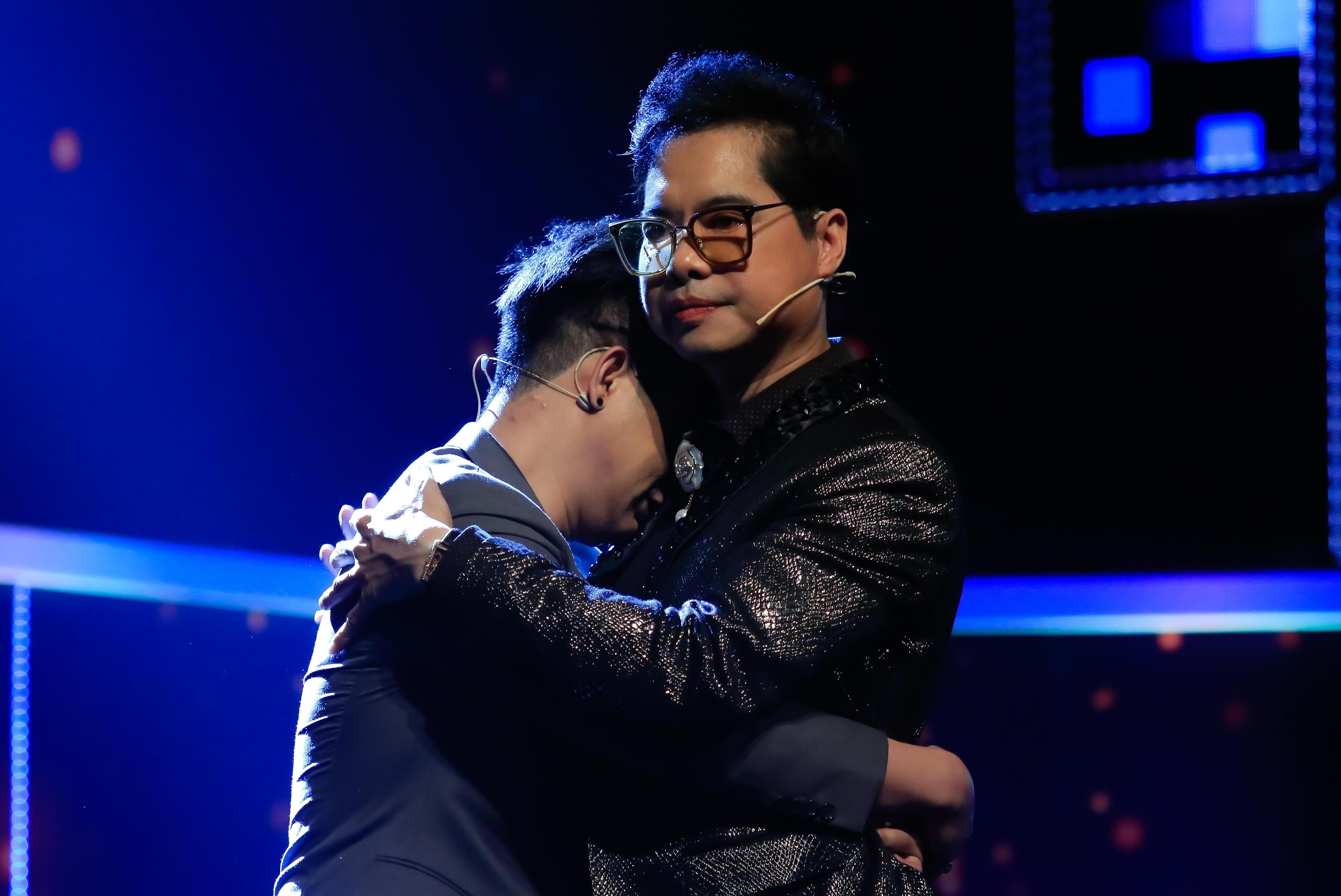 Quach Tuan Du khoc xin loi Ngoc Son anh 2