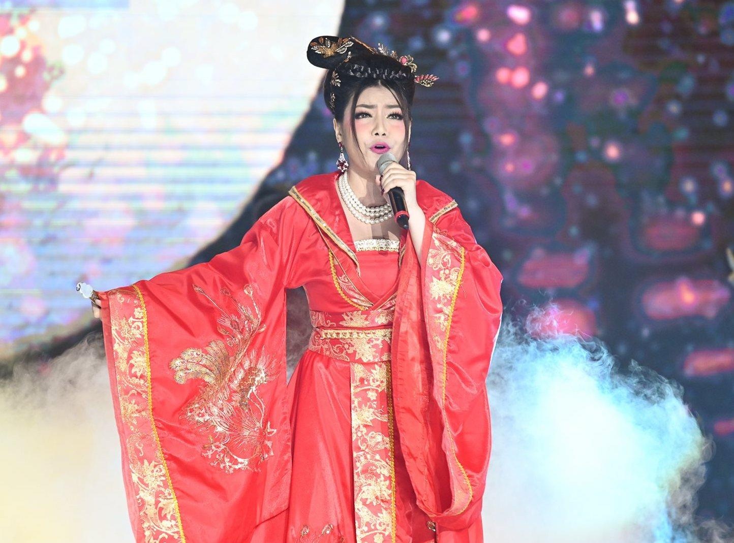 giám khảo tranh cãi, Tùng Lâm vẫn nhất tuần ảnh 2 giam khao tranh cai, Tung Lam van nhat tuan anh 2