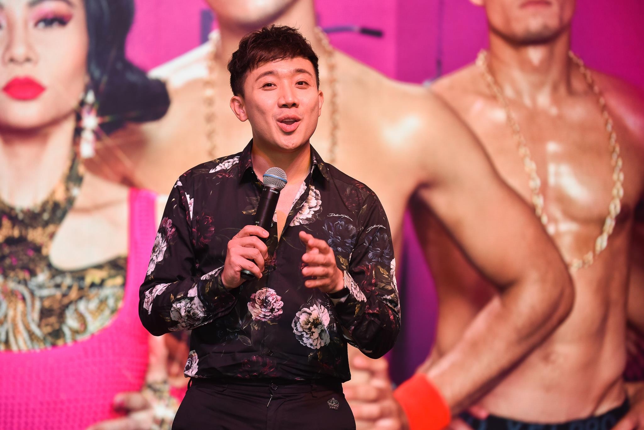 Thu Minh lam lo o hop bao anh 6