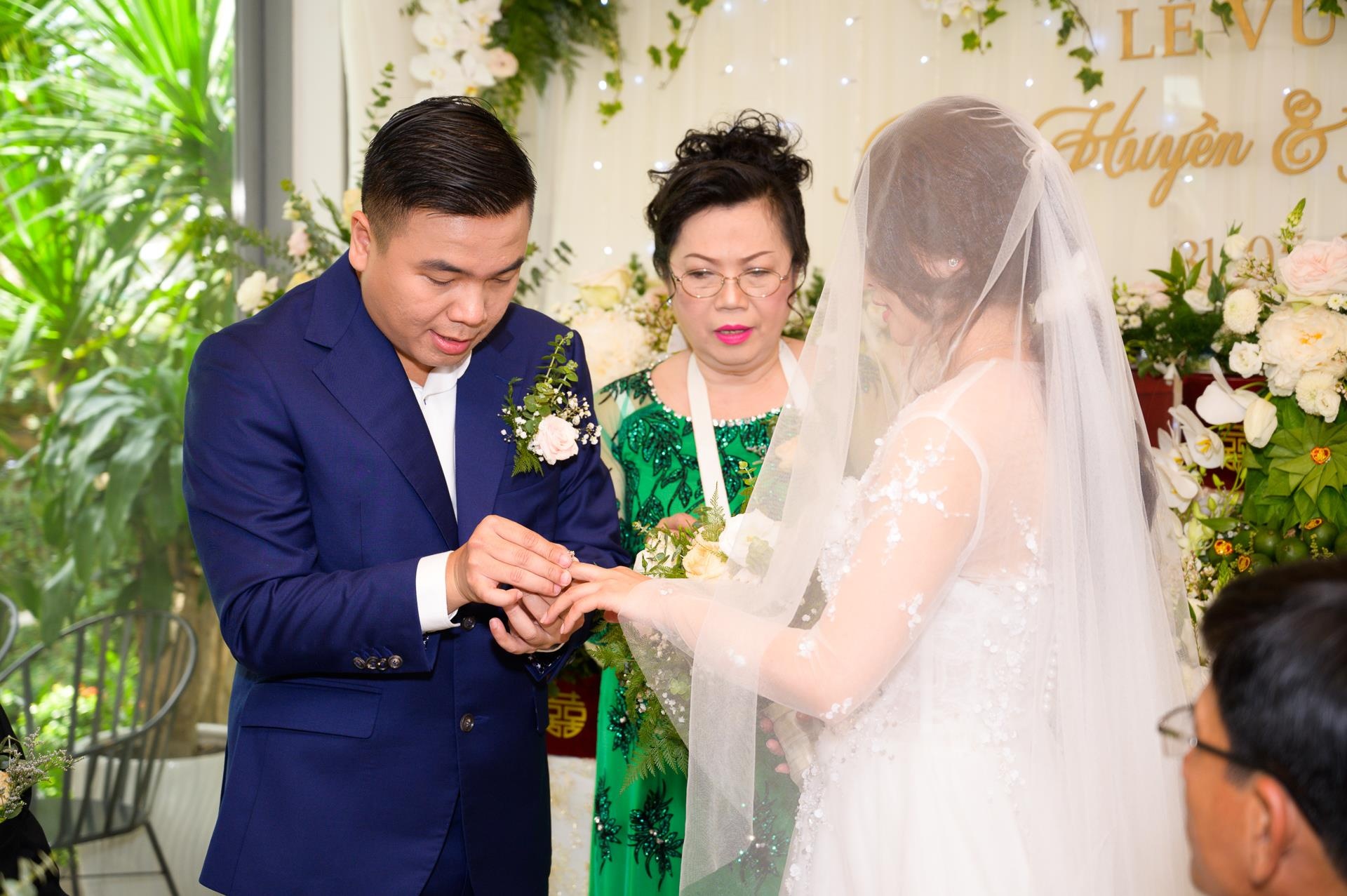 Dao dien Cua lai vo bau dam cuoi anh 5