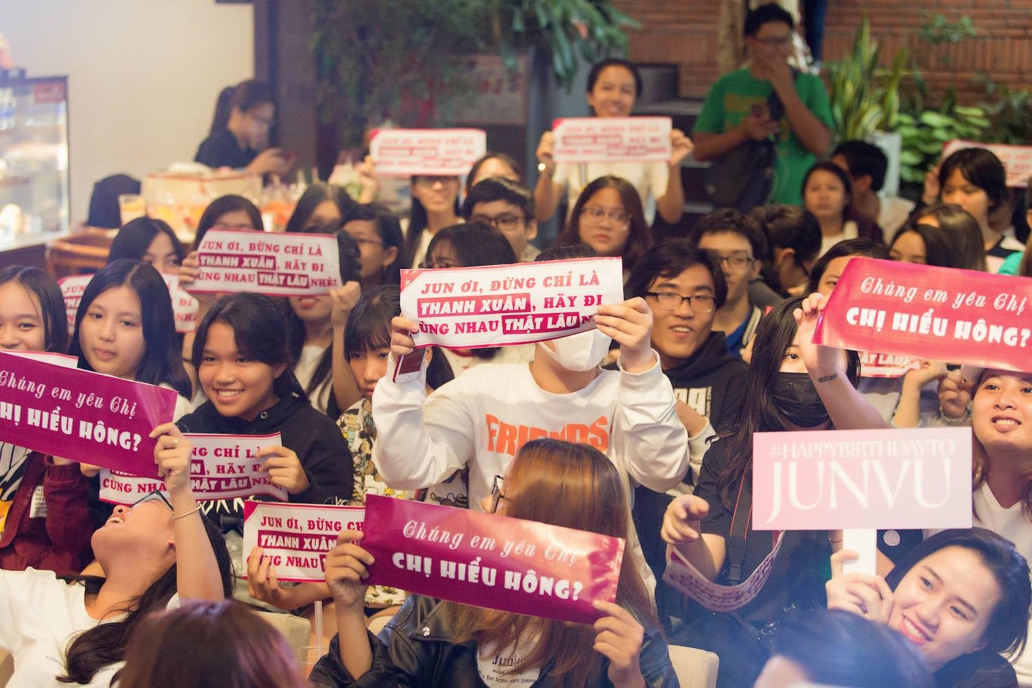 Jun Vu bat khoc khi duoc fan to chuc sinh nhat anh 8