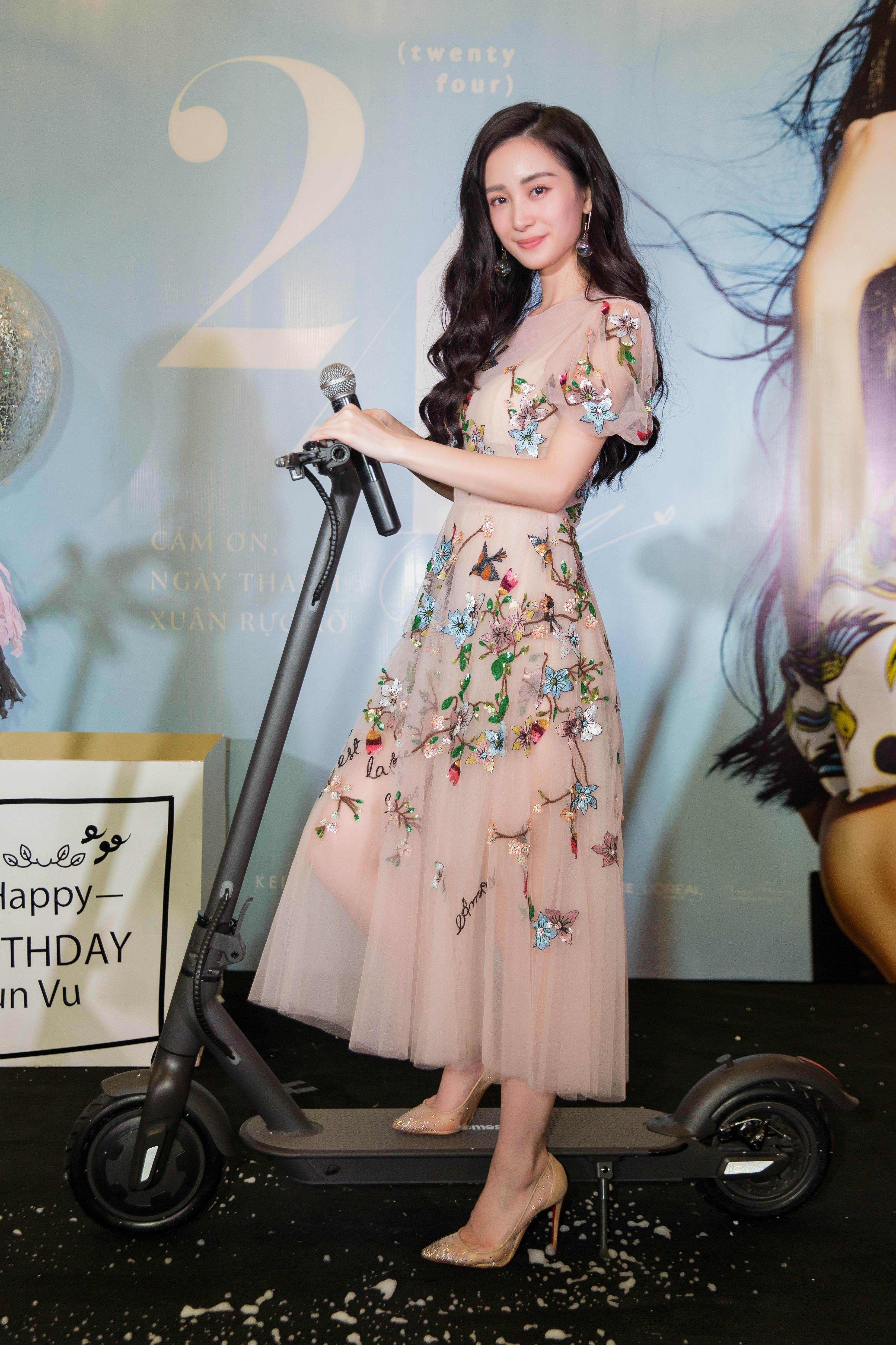 Jun Vu bat khoc khi duoc fan to chuc sinh nhat anh 4