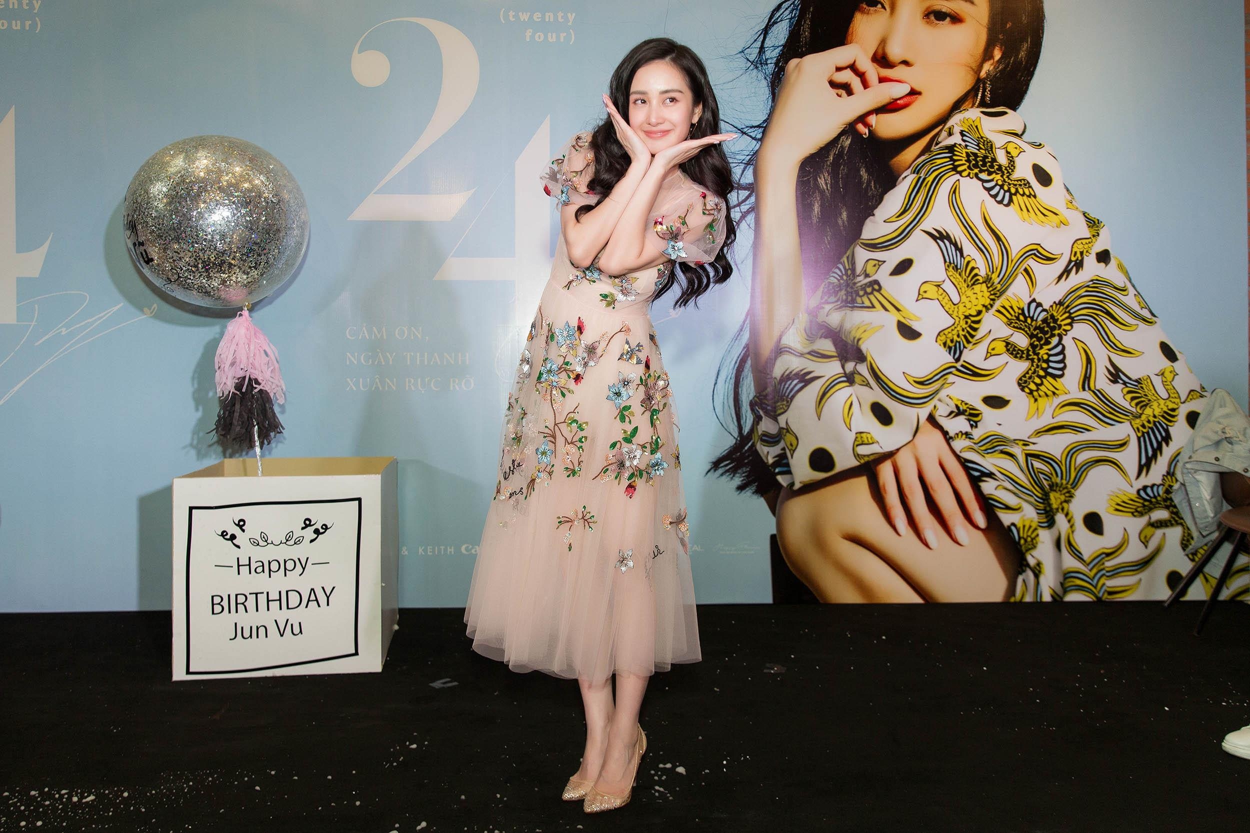 Jun Vu bat khoc khi duoc fan to chuc sinh nhat anh 1