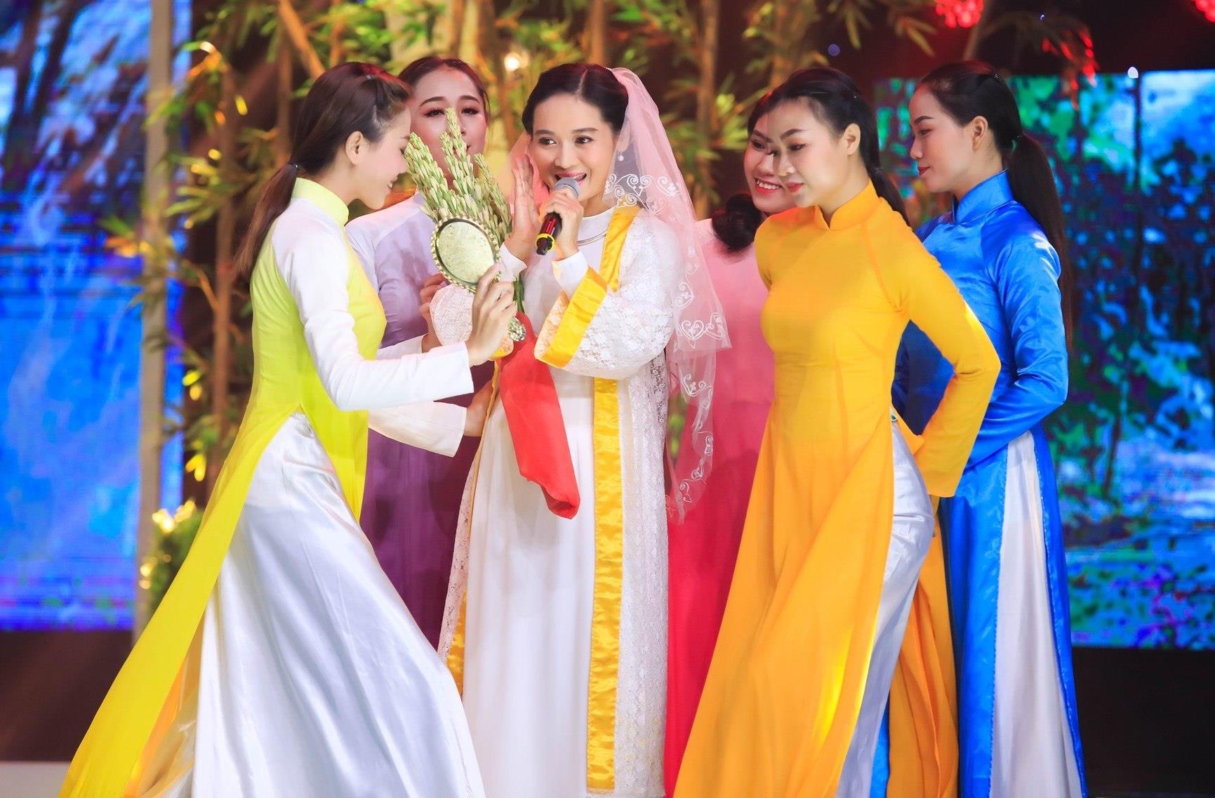 Kim Tu Long che Nghinh Loc dien mot mau anh 2