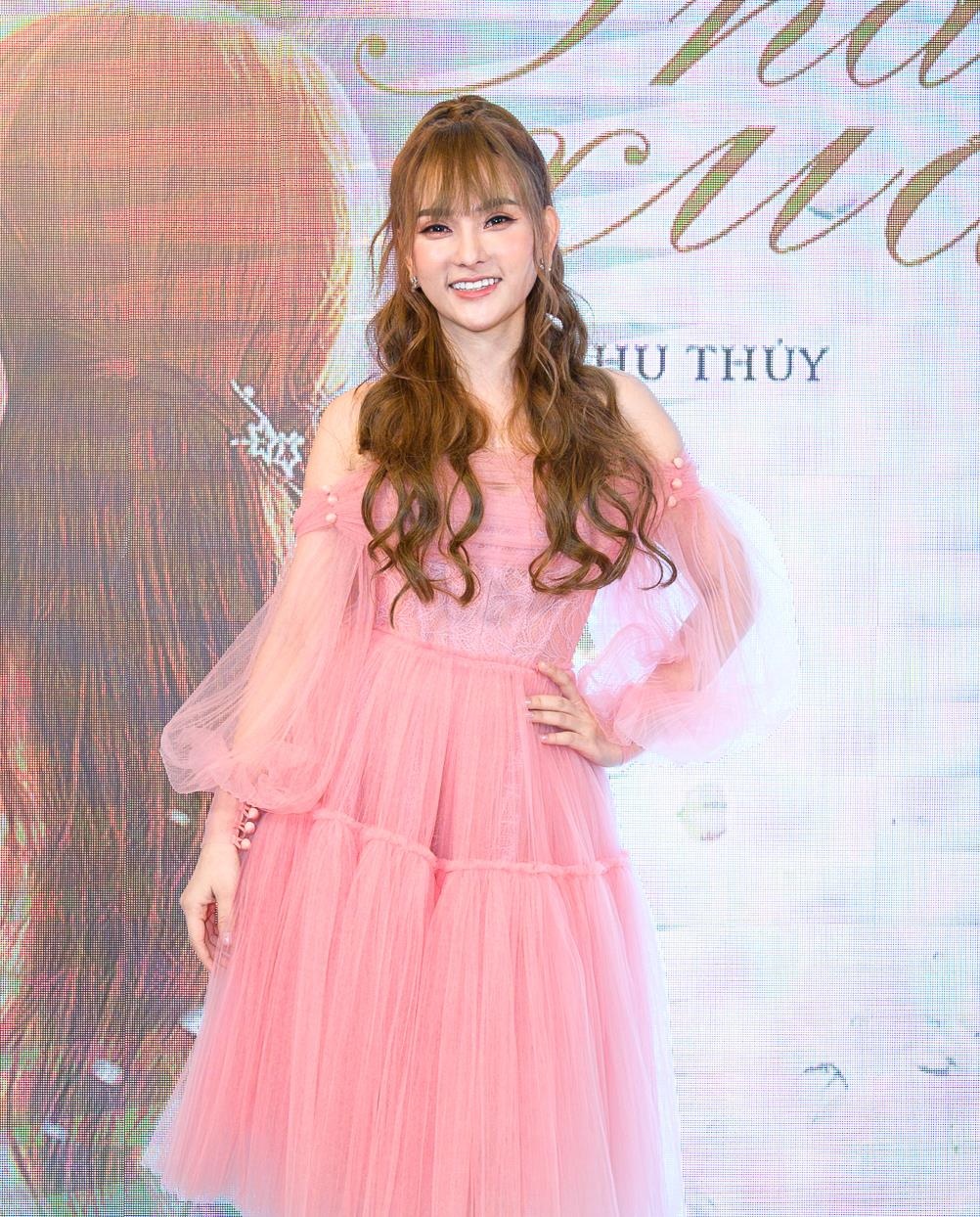 Thu Thuy xac nhan yeu ban trai kem tuoi anh 1