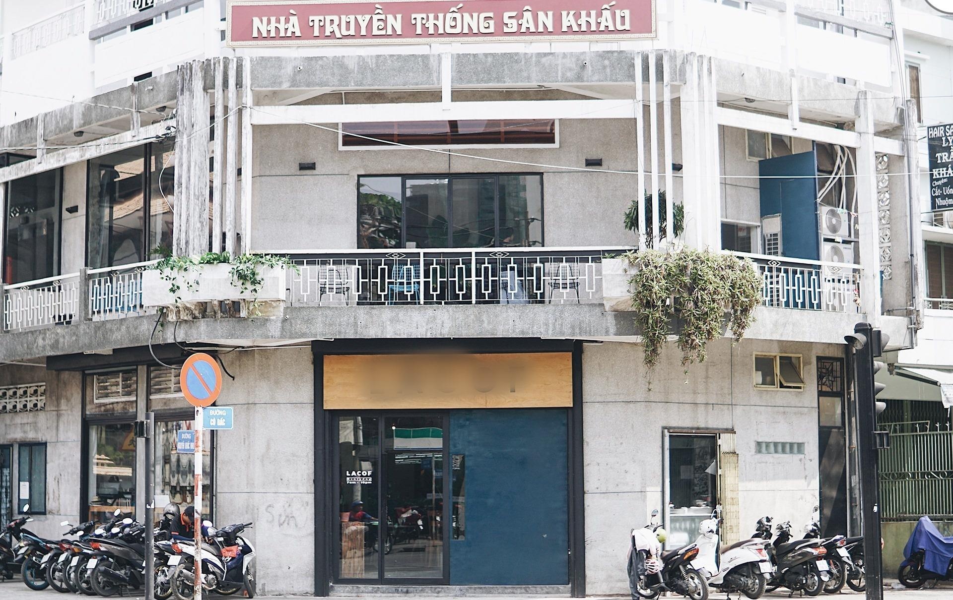 Nghe si phan ung vi nha tho To nghe o Sai Gon cho thue ban ca phe hinh anh